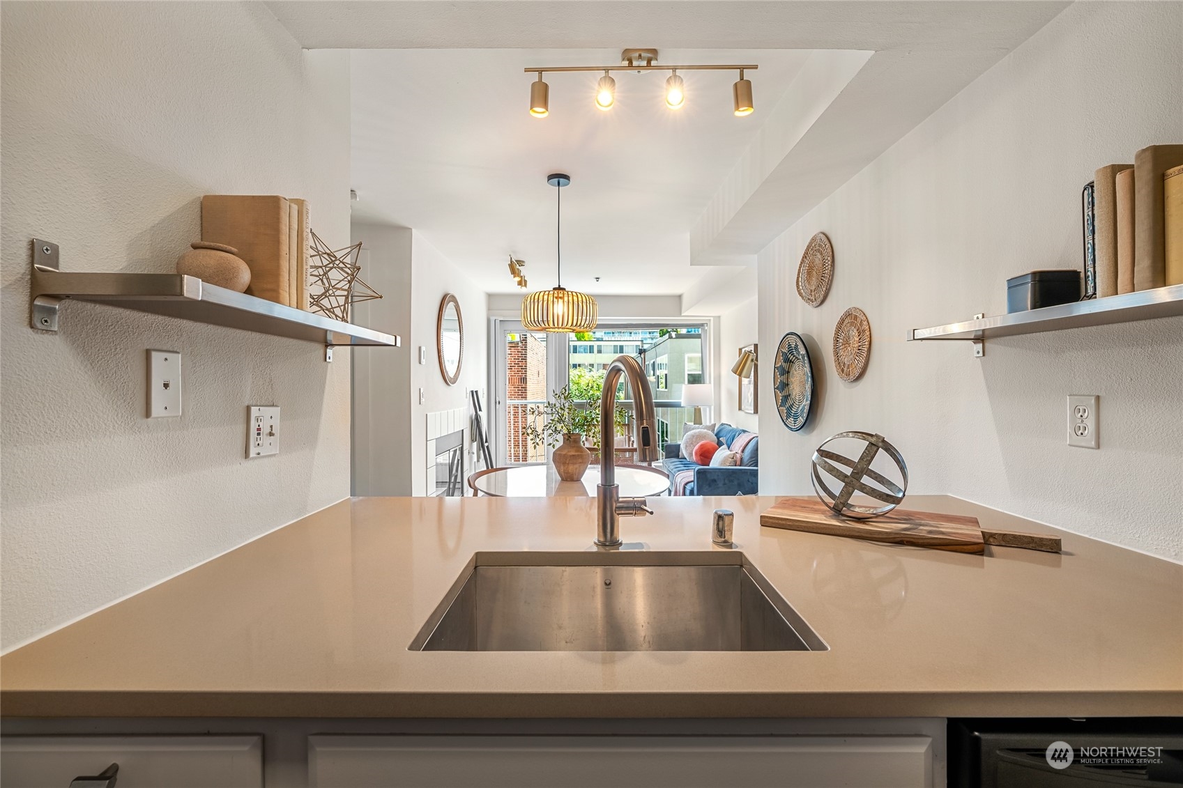 530 Melrose Avenue E Unit: 607