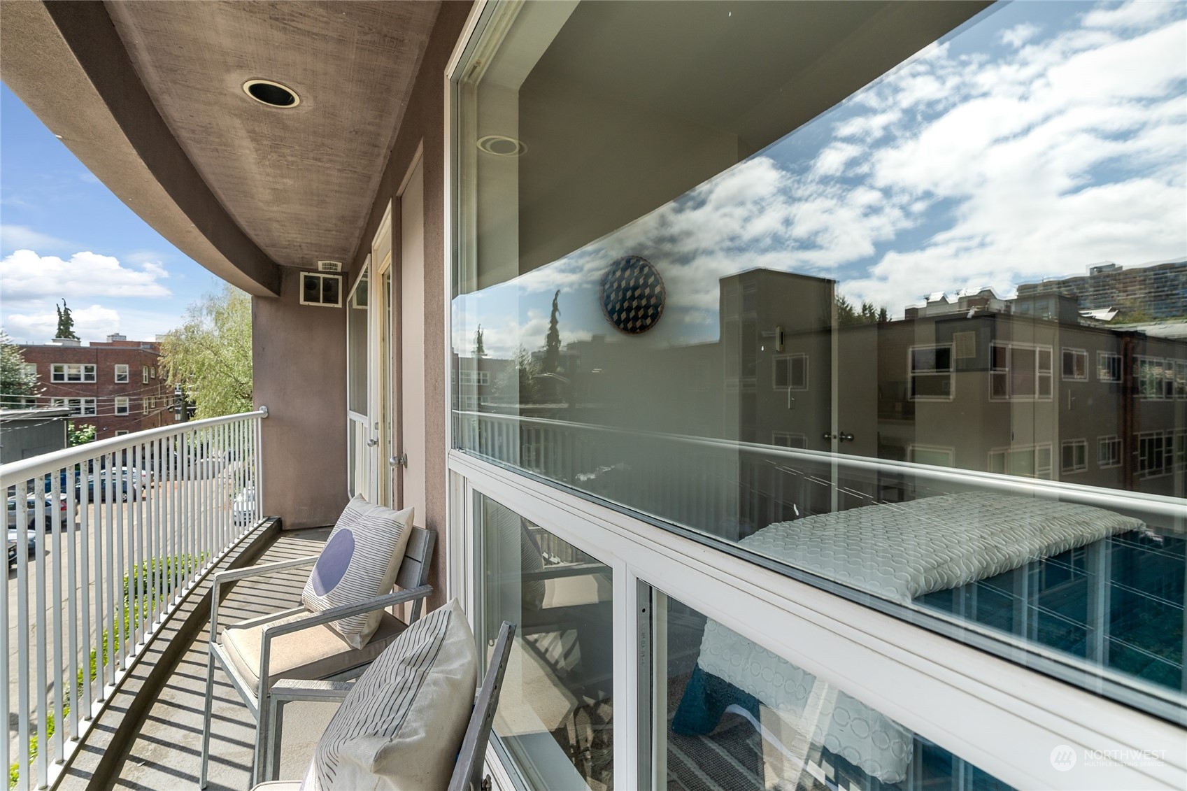 530 Melrose Avenue E Unit: 607