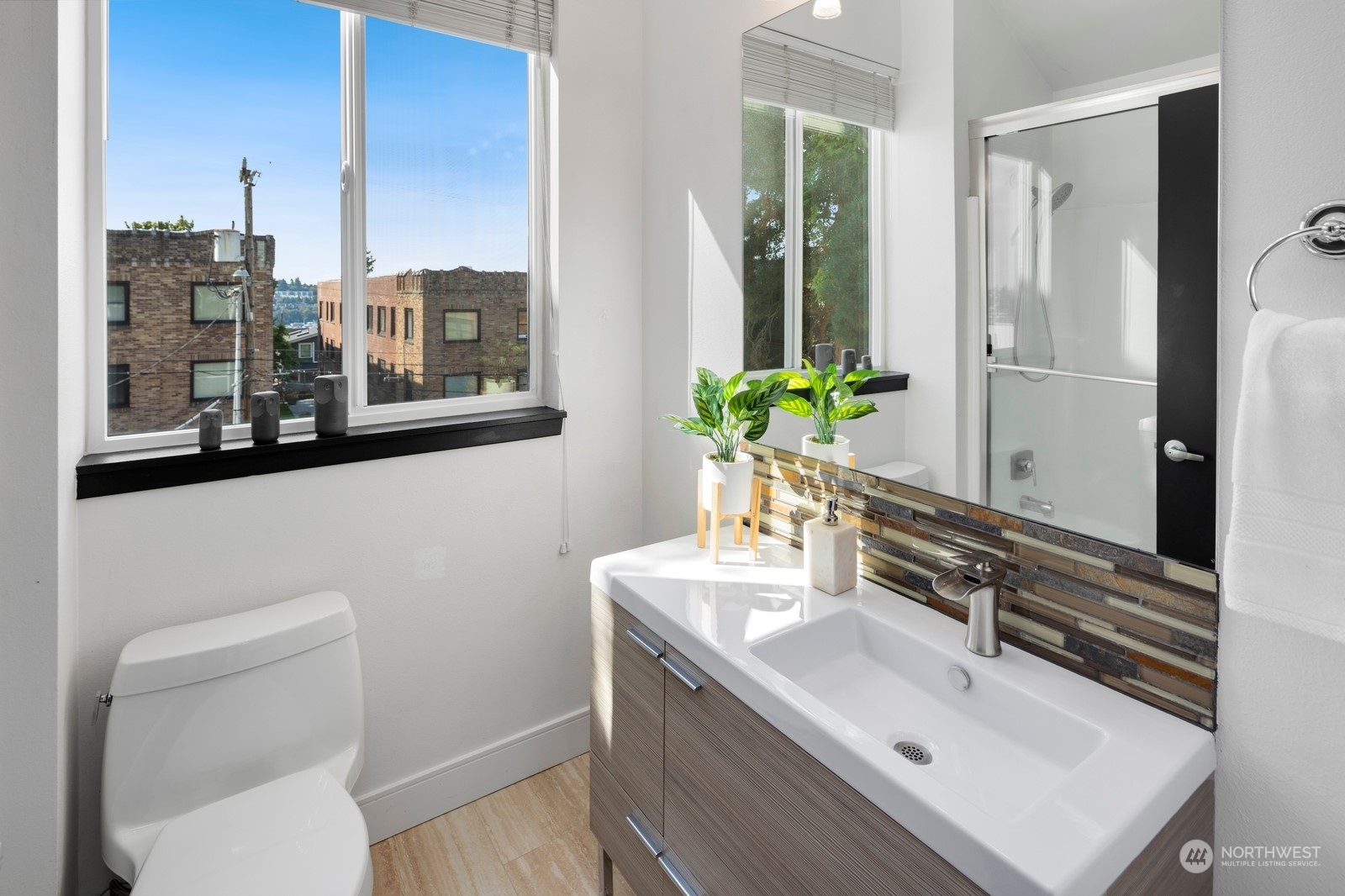 2320 10th Avenue E Unit: 5