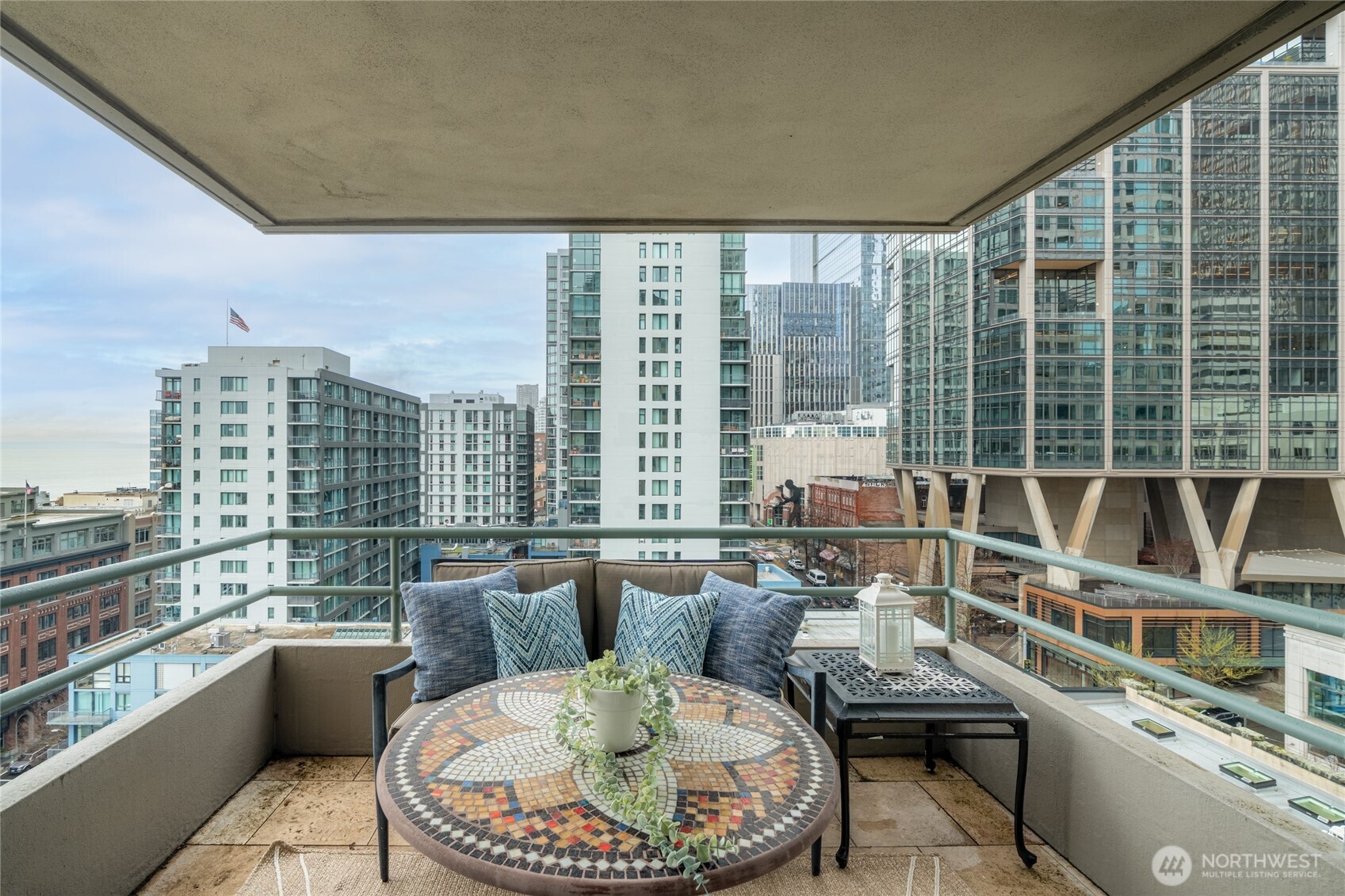 1107 1st Avenue Unit: 906