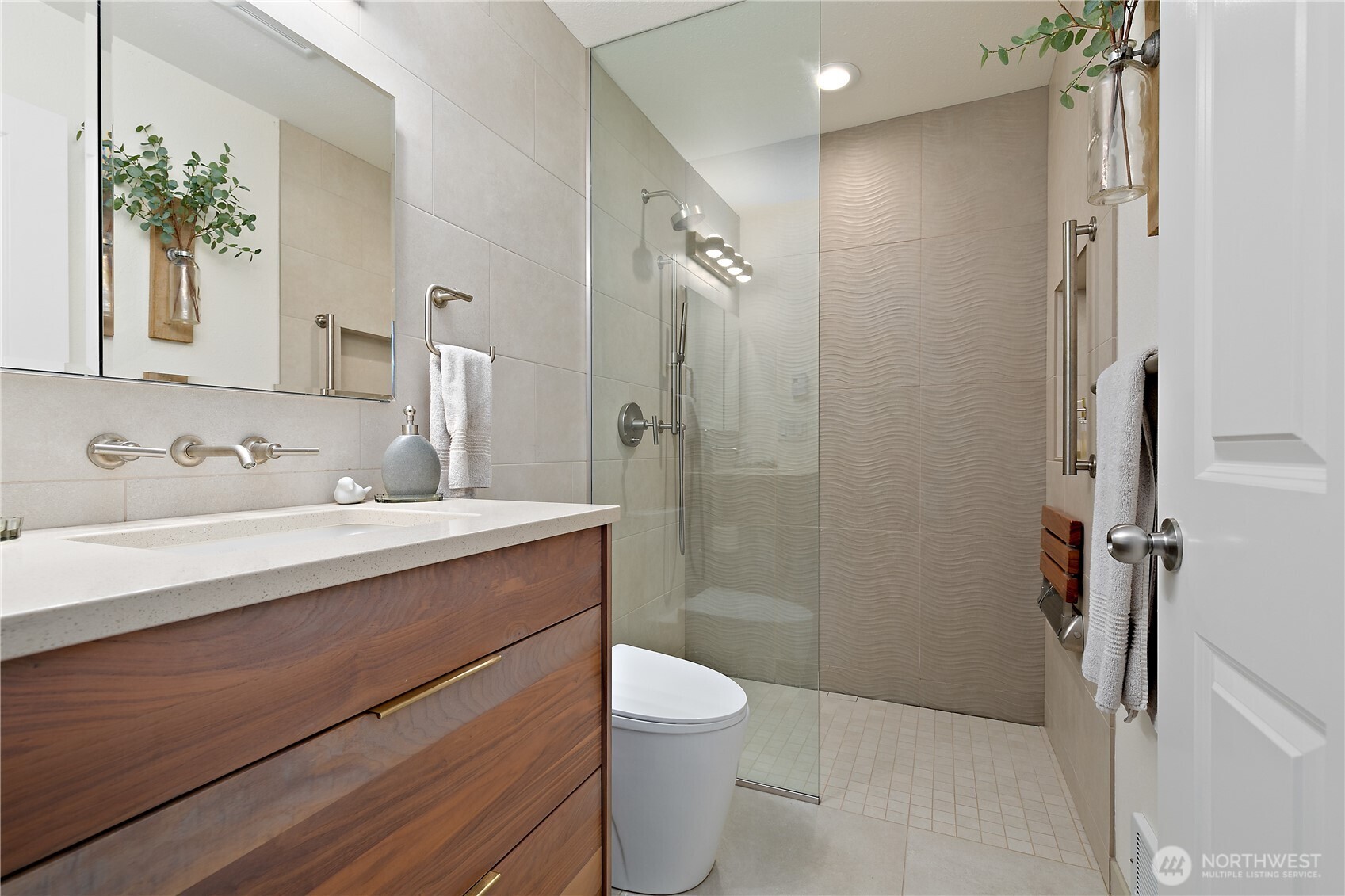 215 20th Avenue E Unit: 203