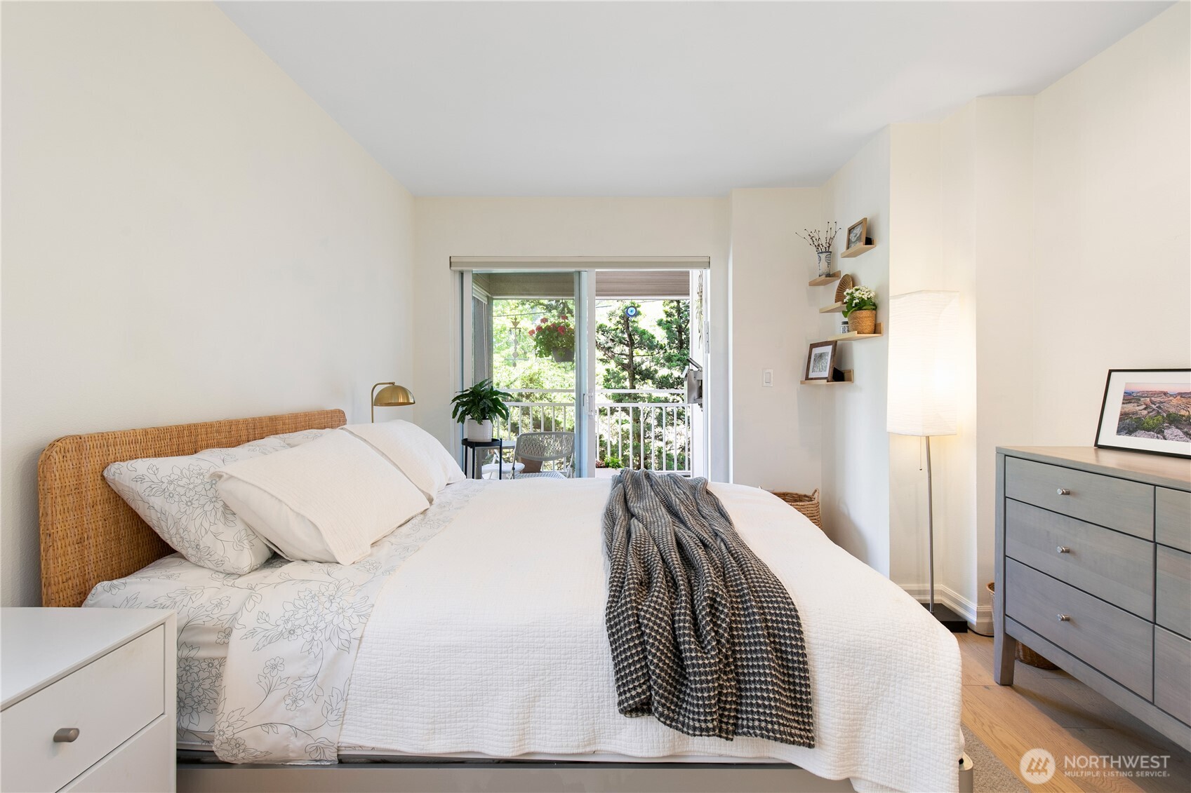 215 20th Avenue E Unit: 203