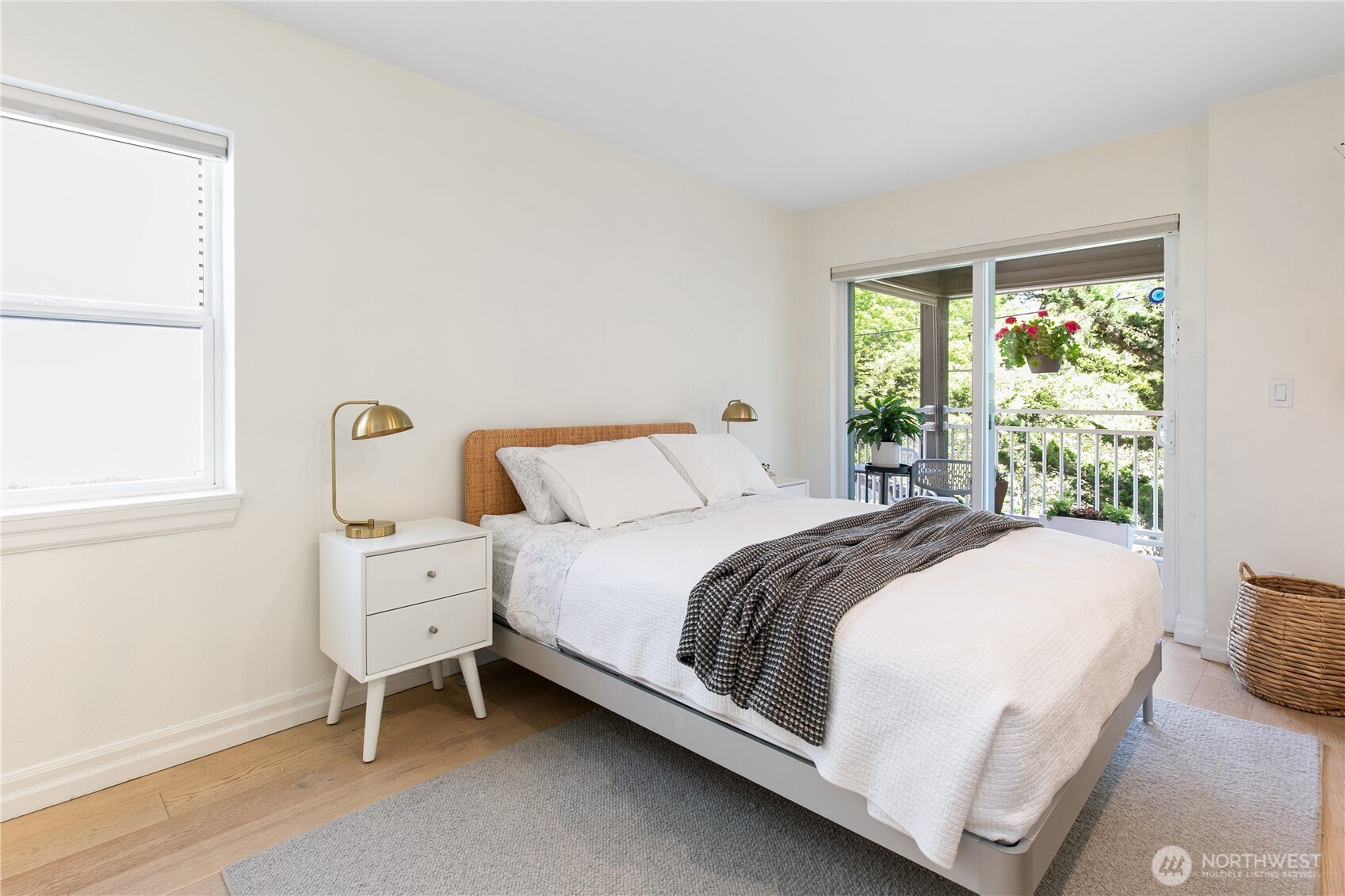 215 20th Avenue E Unit: 203