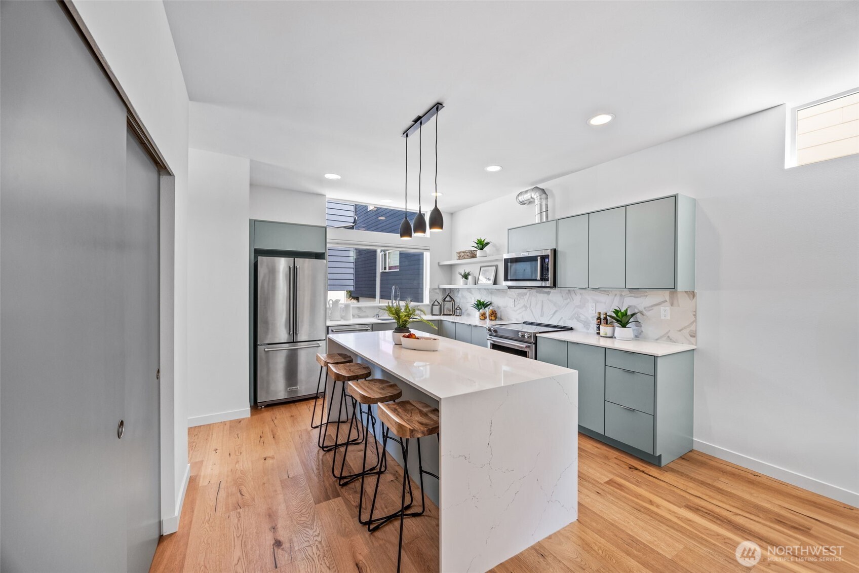 7323 Bainbridge Place SW