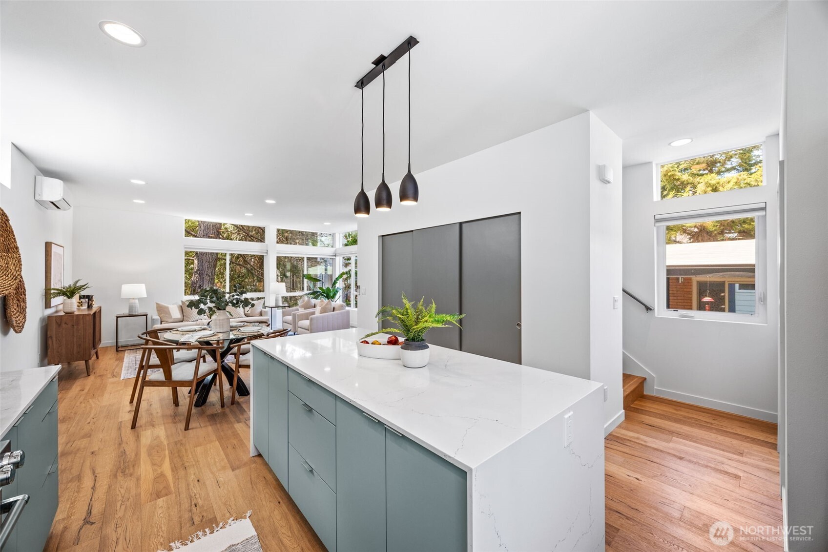 7323 Bainbridge Place SW