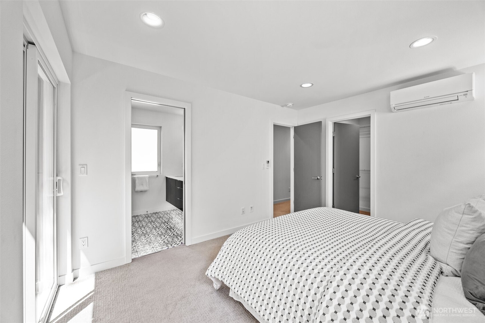 7323 Bainbridge Place SW