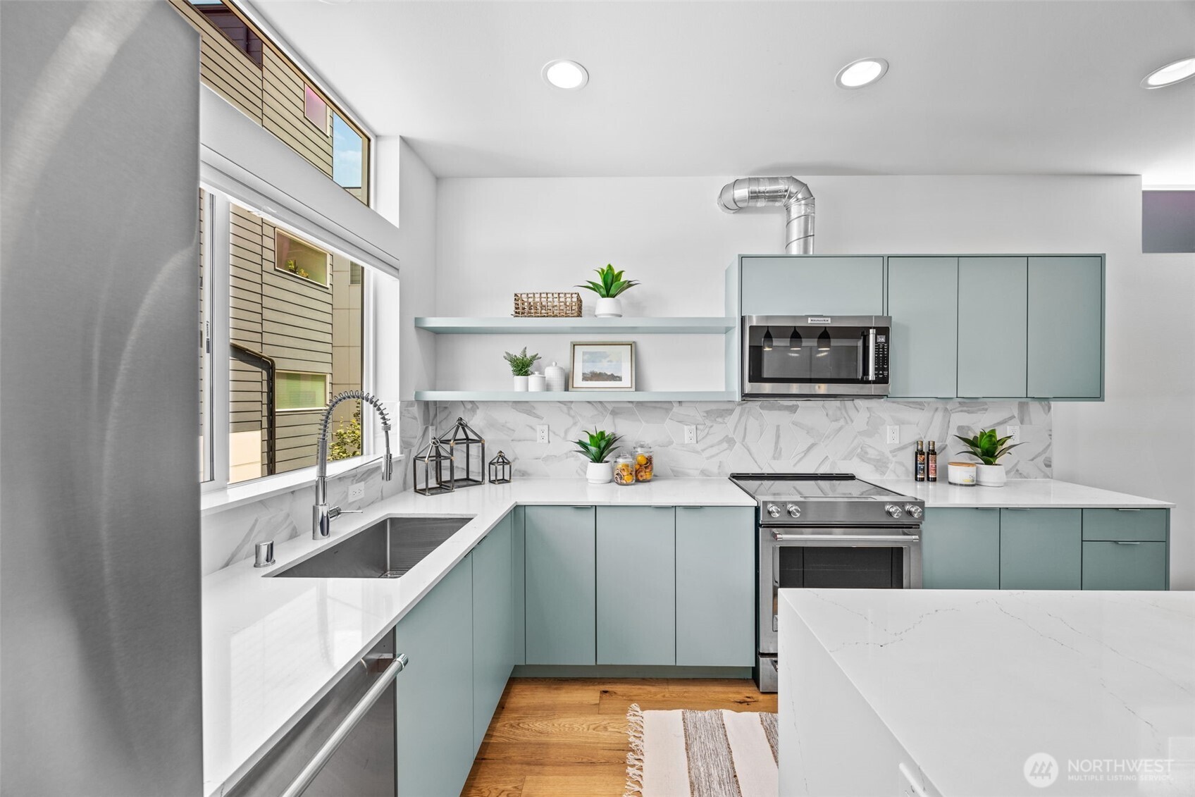 7323 Bainbridge Place SW