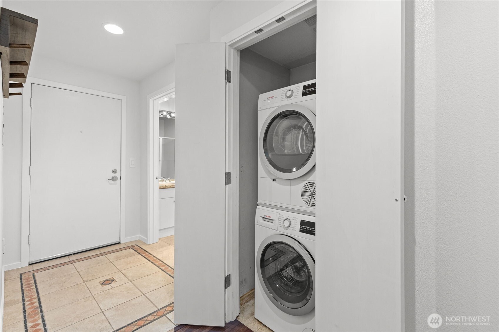 232 Belmont Avenue E Unit: #201