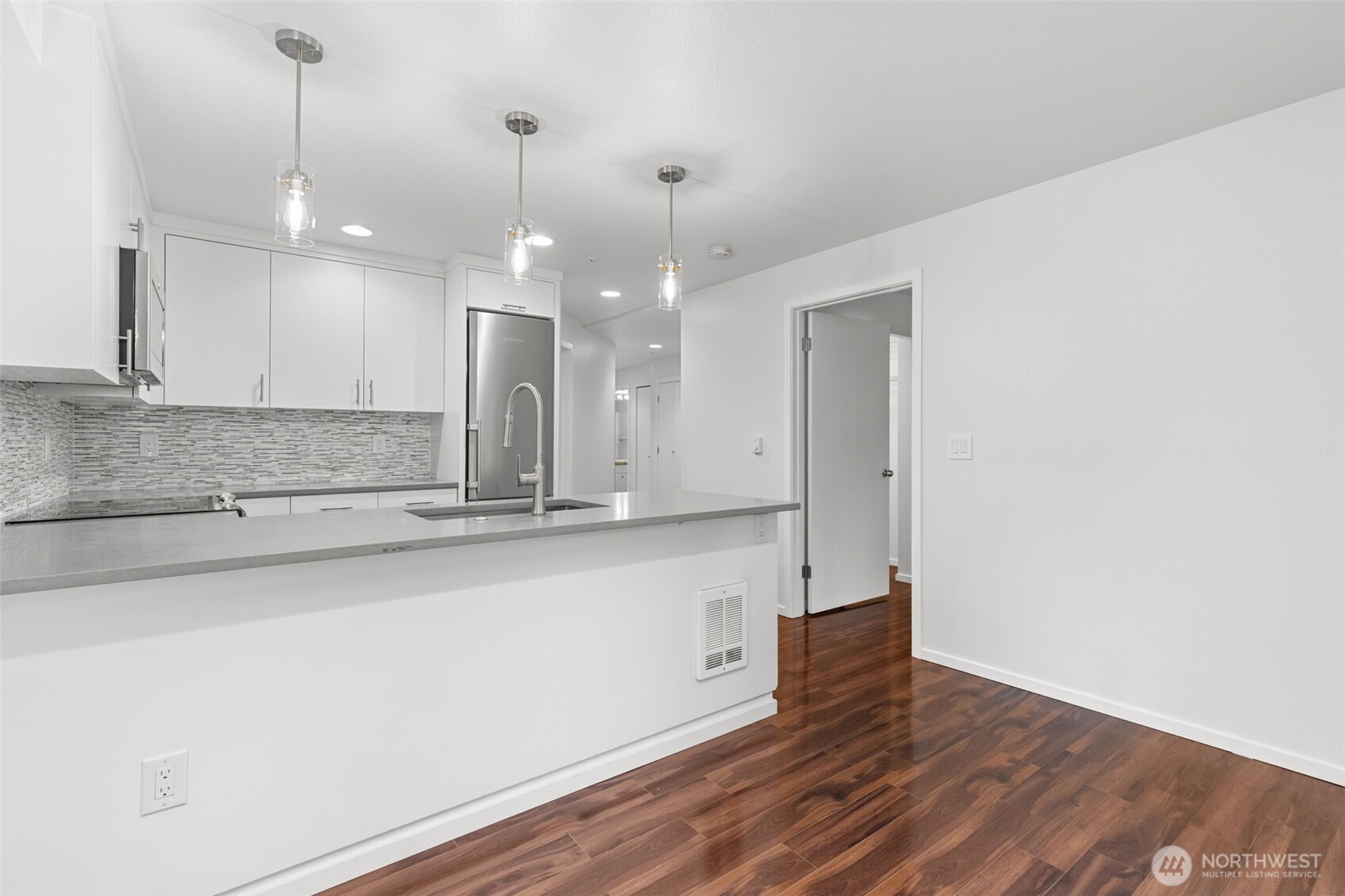 232 Belmont Avenue E Unit: #201