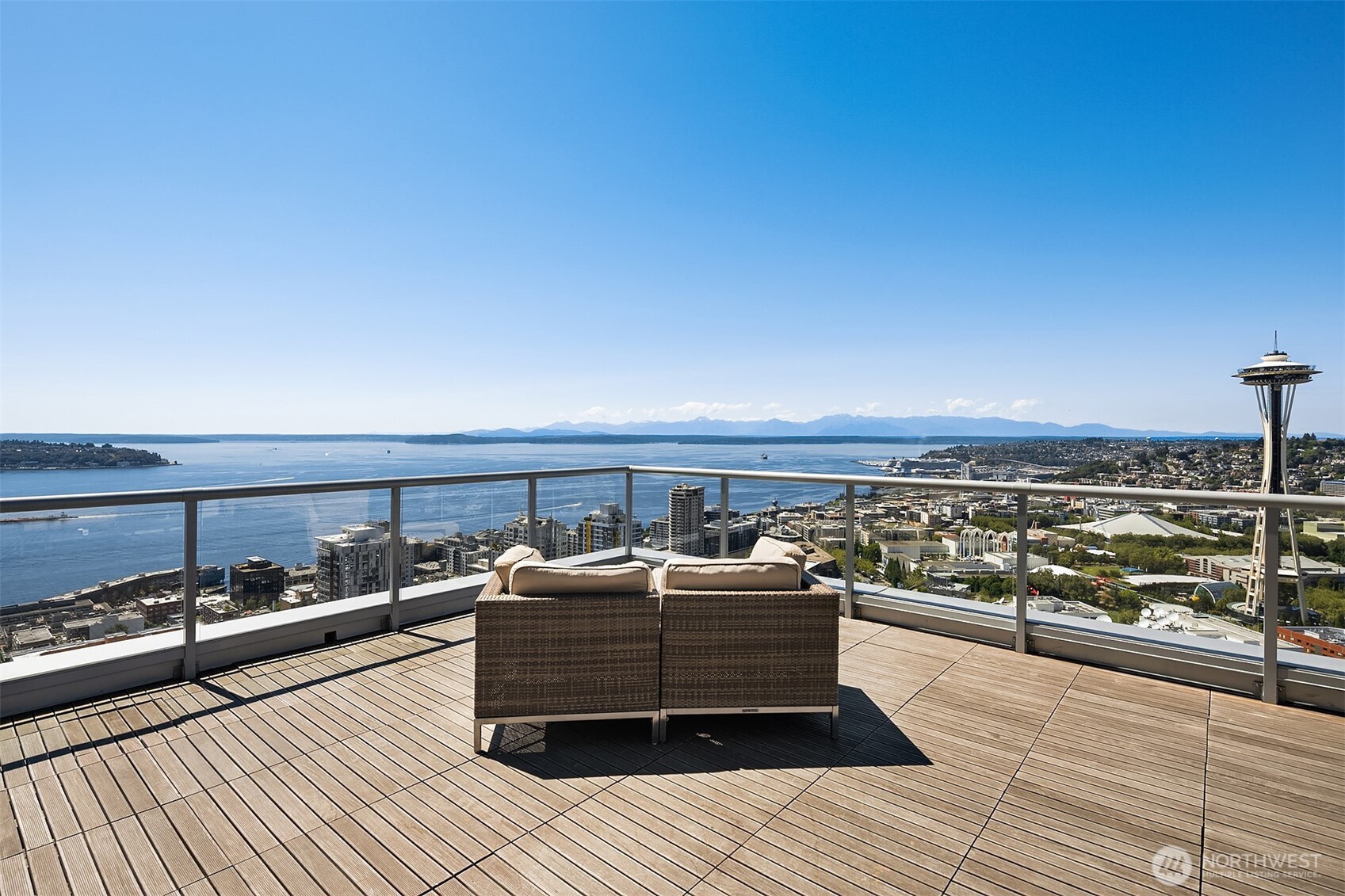 583 Battery Street Unit: 212N