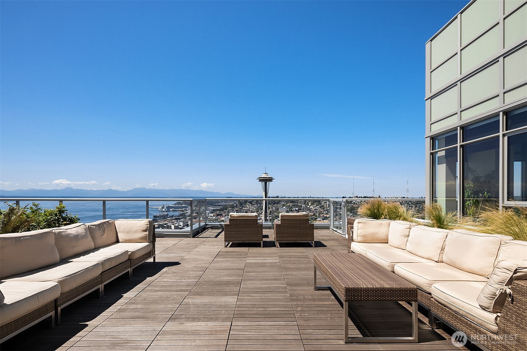 583 Battery Street Unit: 212N