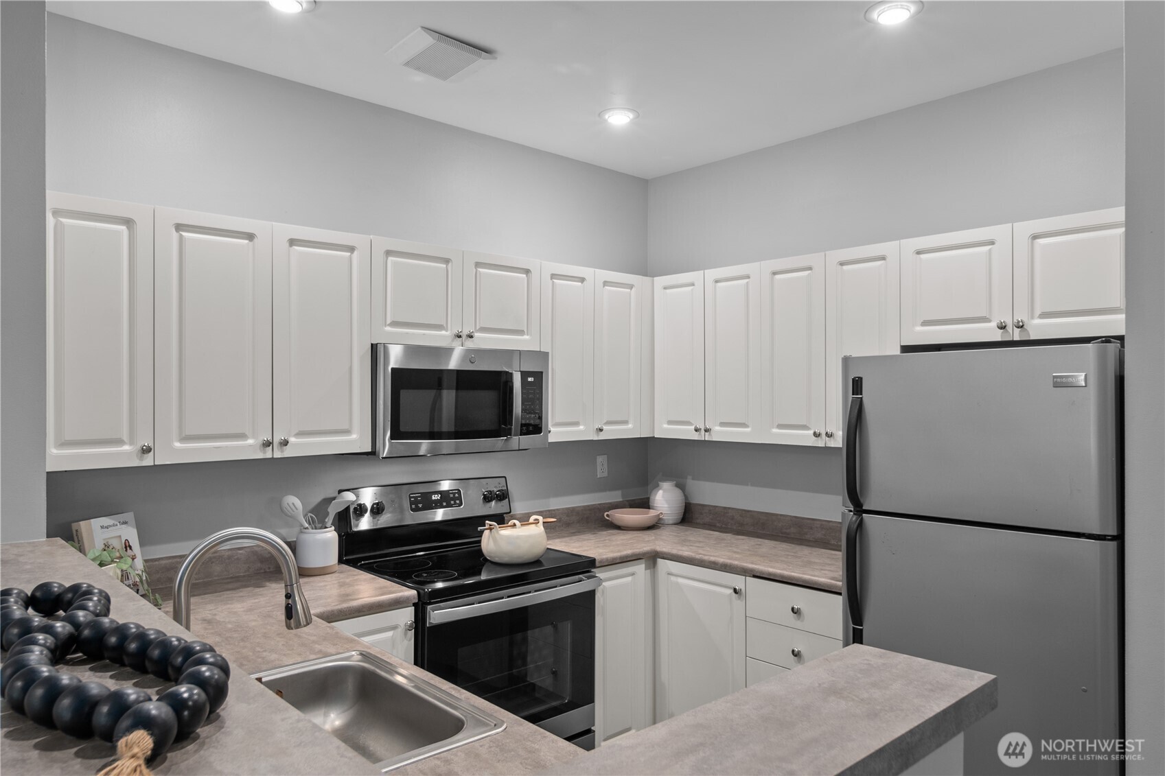 2414 1st Avenue Unit: 319