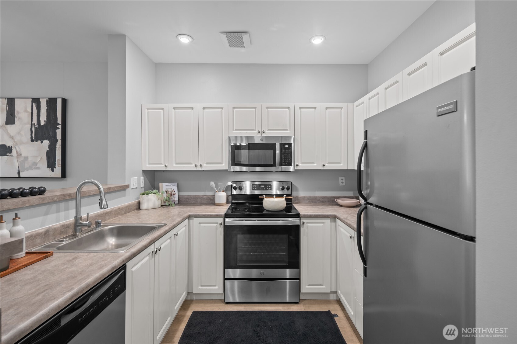 2414 1st Avenue Unit: 319