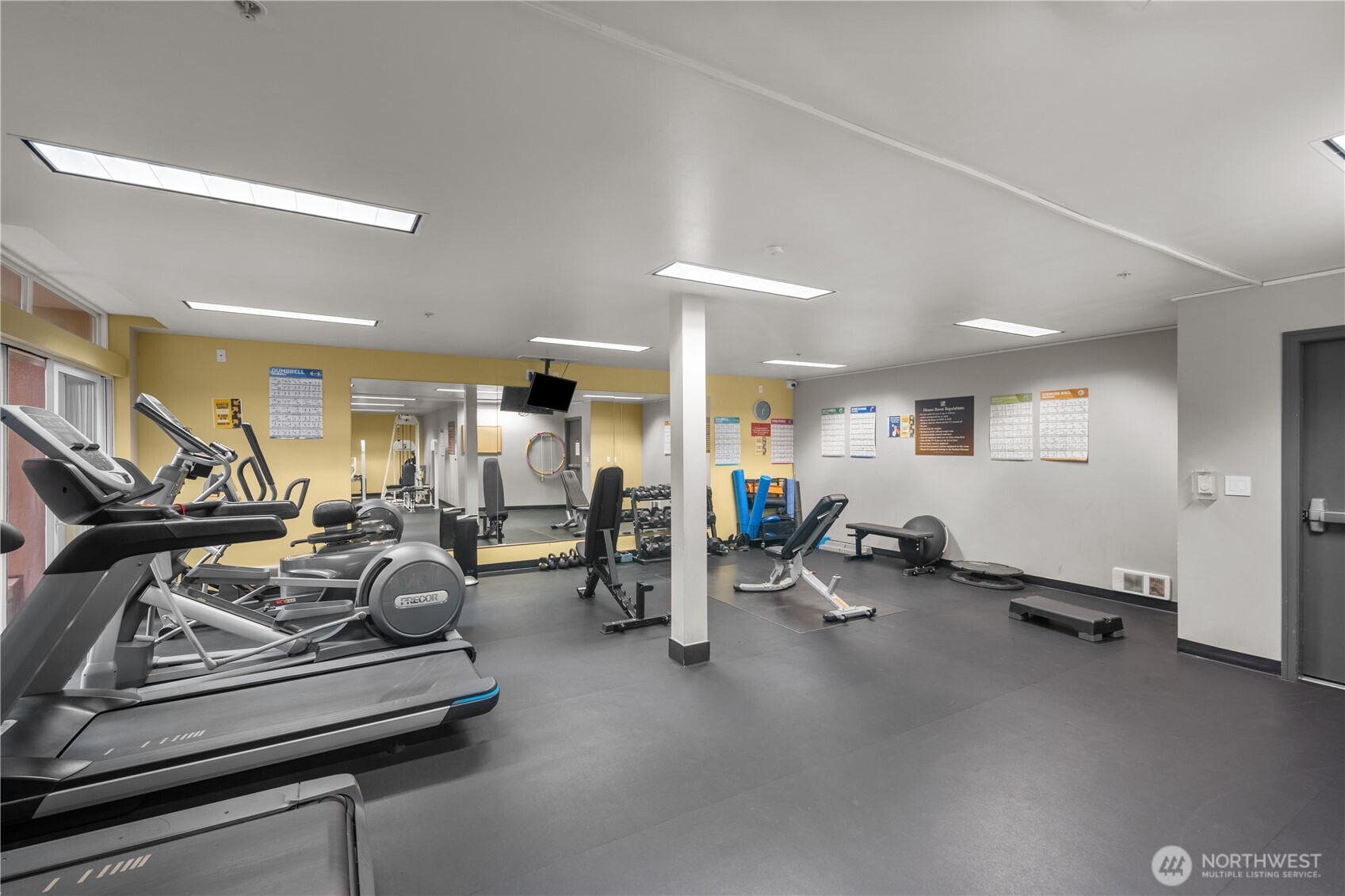 2414 1st Avenue Unit: 319