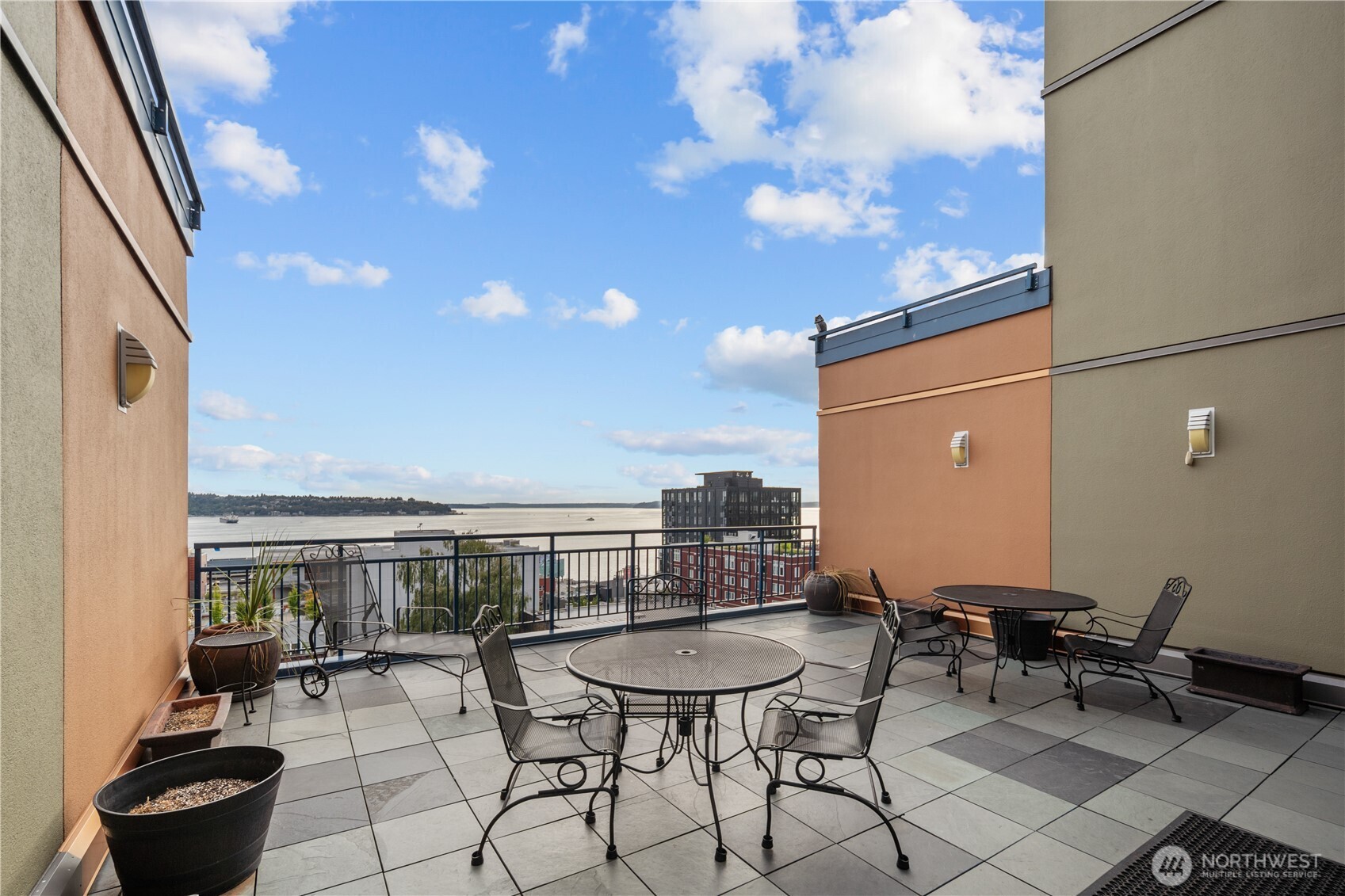 2414 1st Avenue Unit: 319