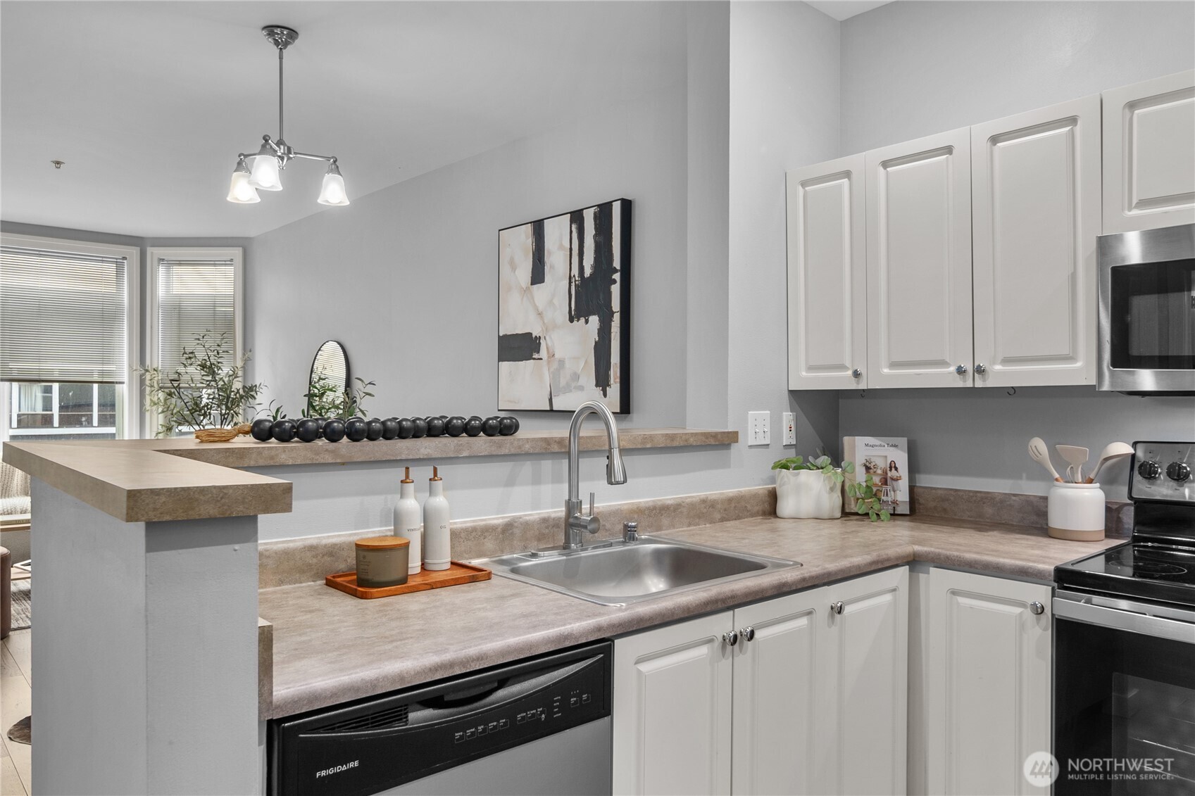 2414 1st Avenue Unit: 319