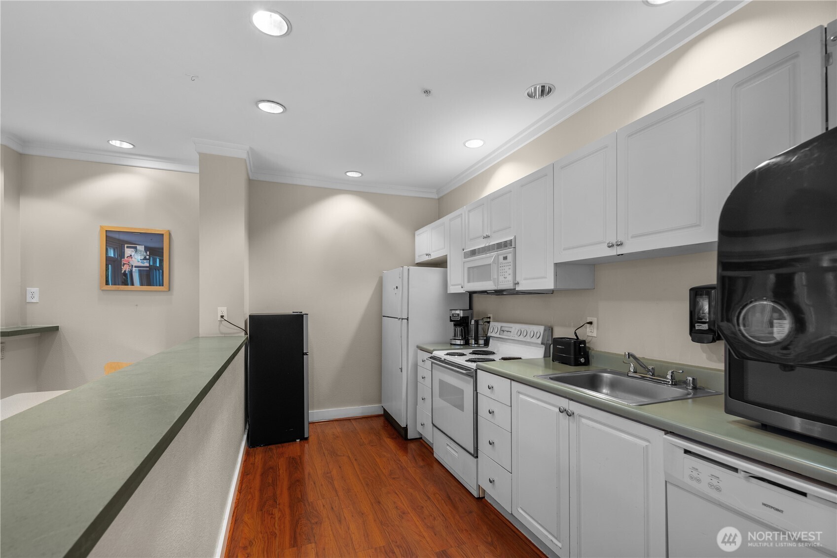 2414 1st Avenue Unit: 319