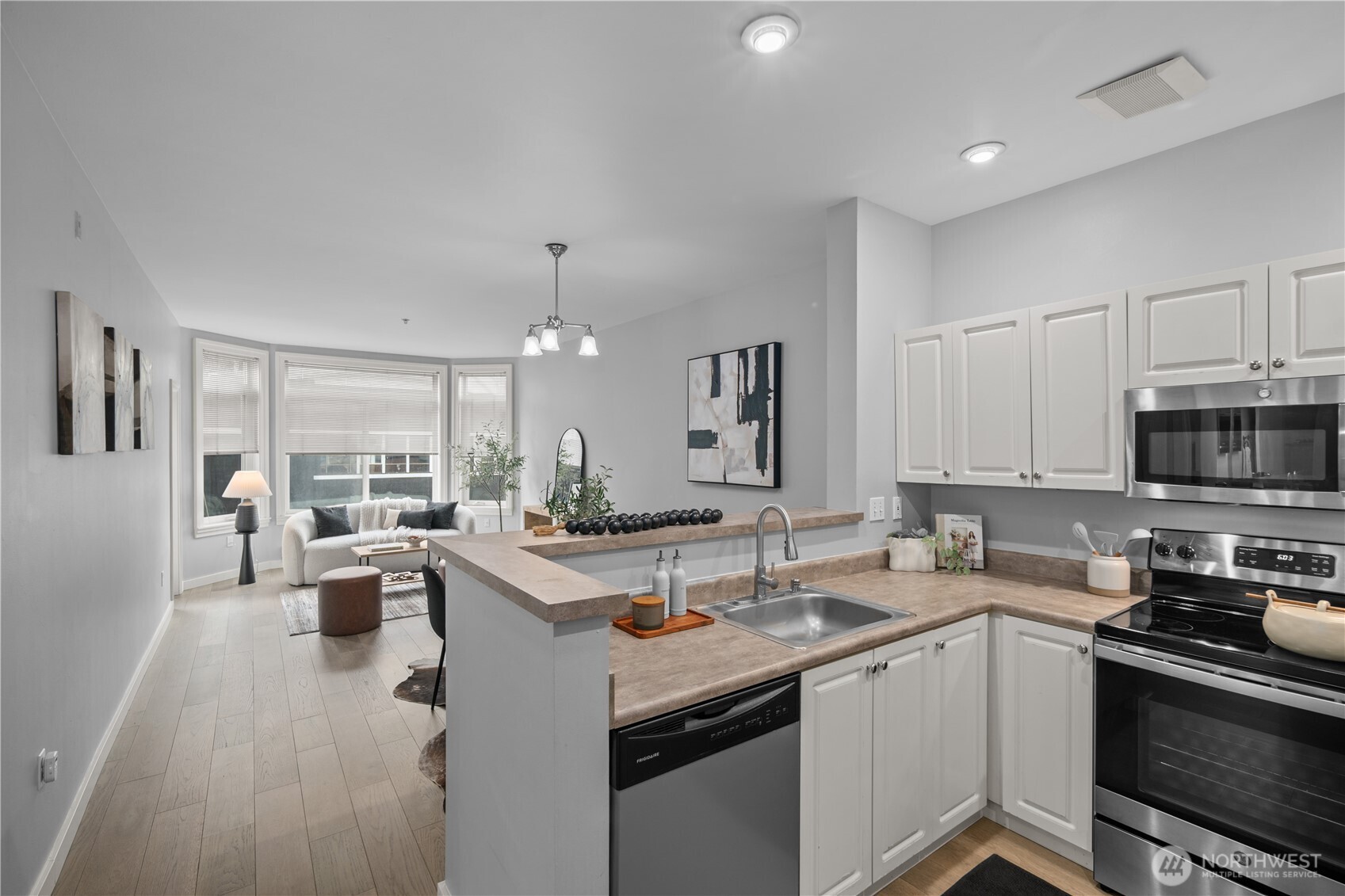 2414 1st Avenue Unit: 319