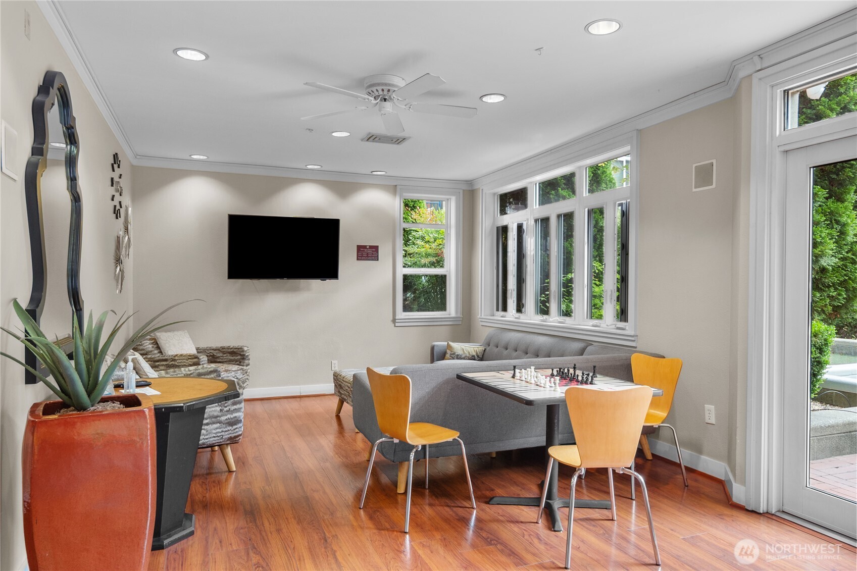 2414 1st Avenue Unit: 319