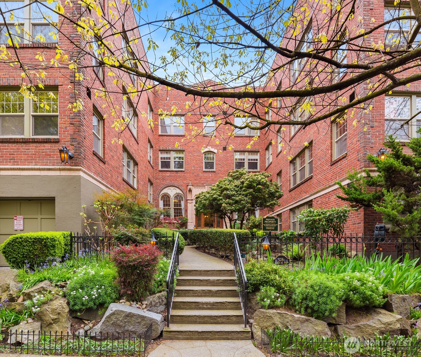 124 Warren Avenue N Unit: 302