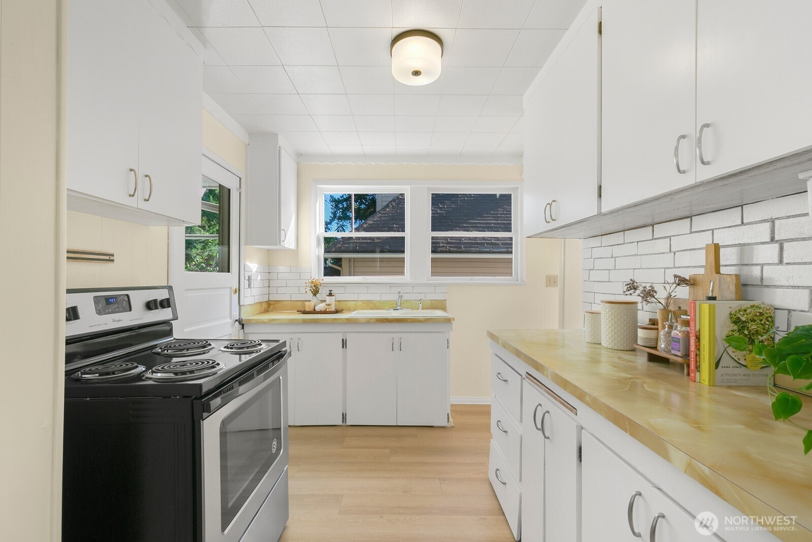 3418 Densmore Avenue N