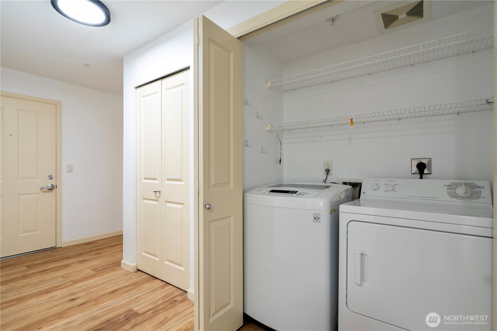 9222 Roosevelt Way NE Unit: 302