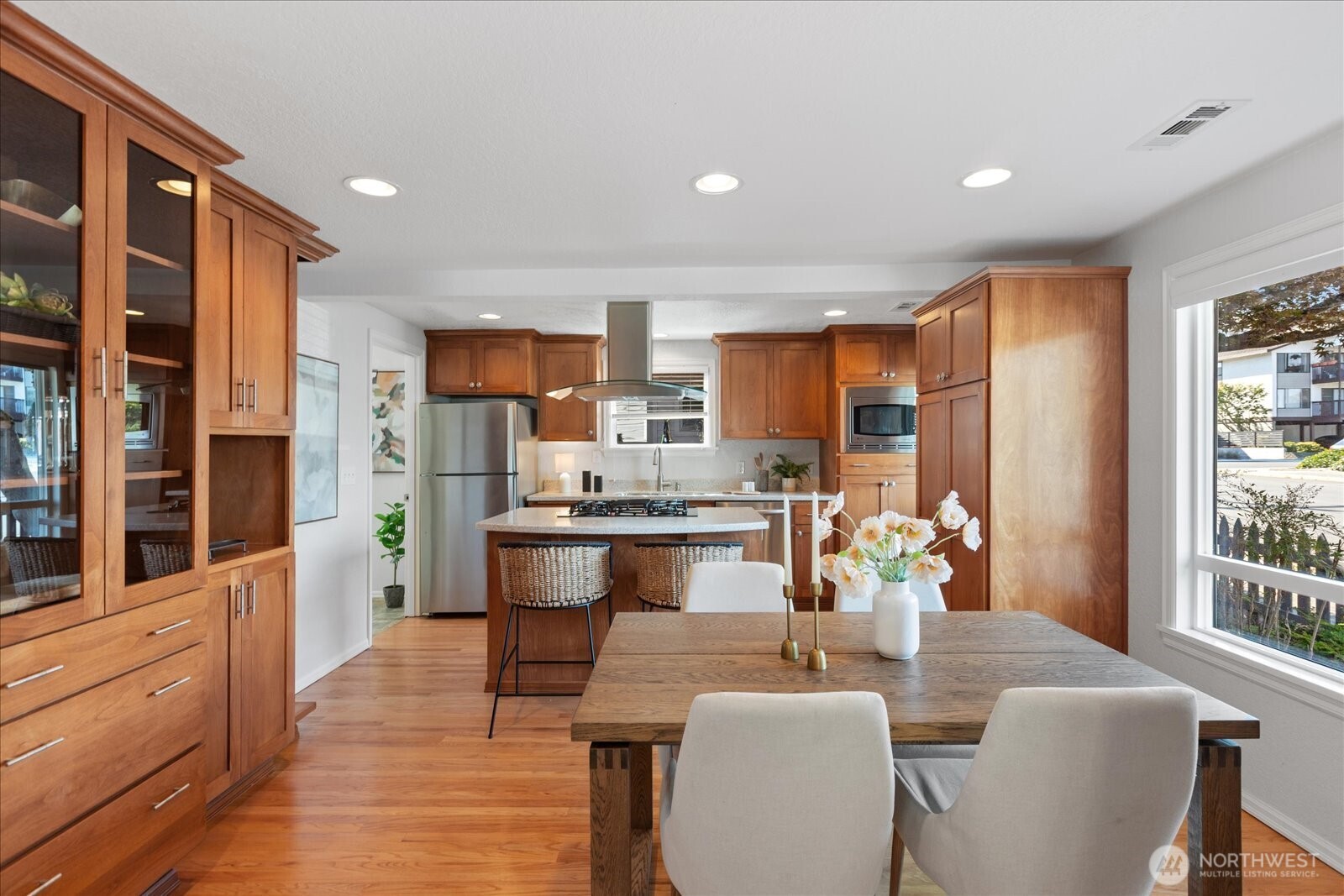 215 6th Avenue S