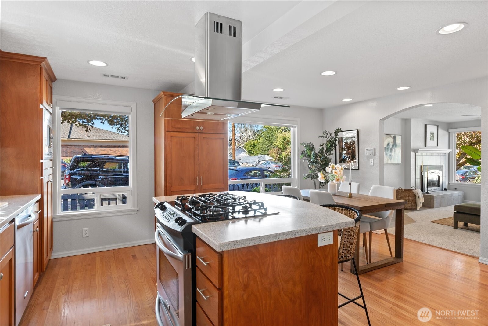 215 6th Avenue S
