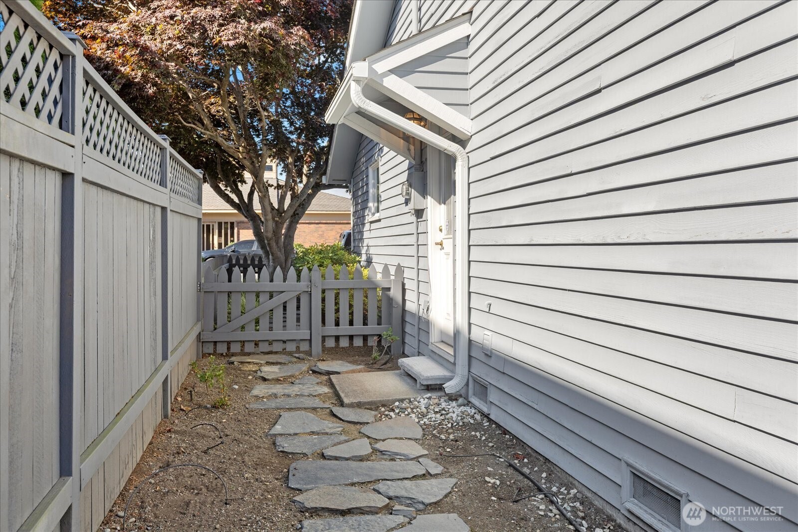 215 6th Avenue S