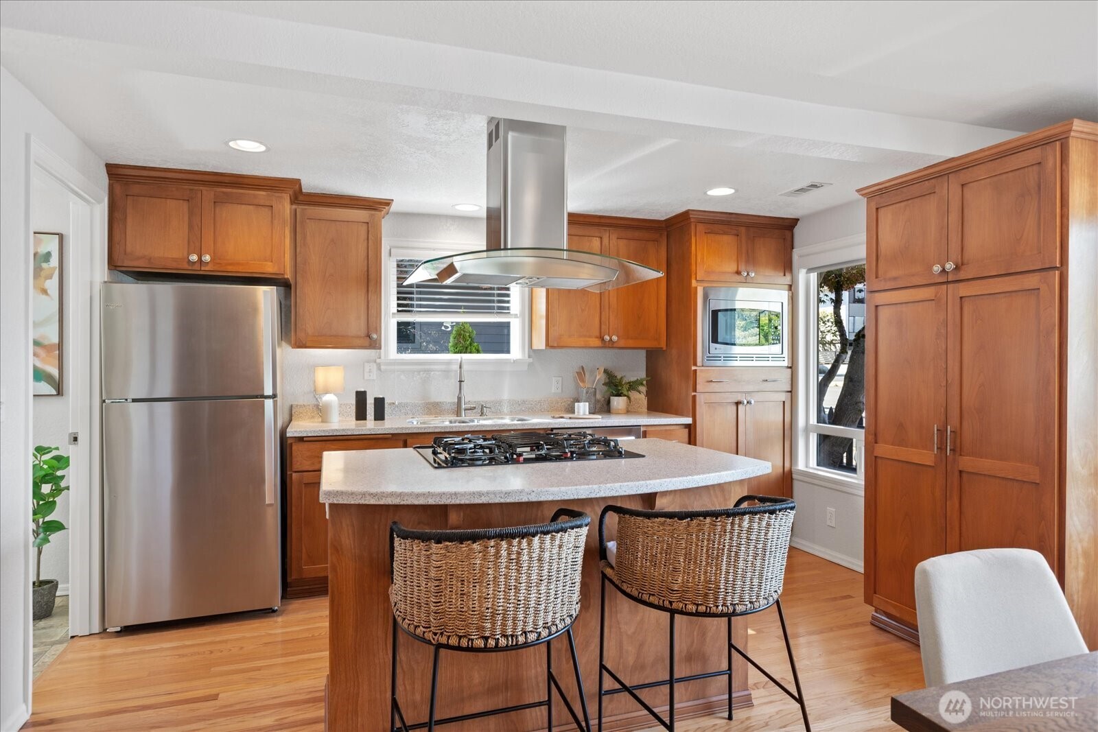 215 6th Avenue S