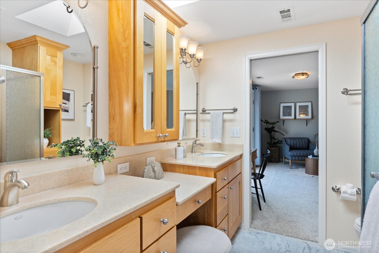 215 6th Avenue S