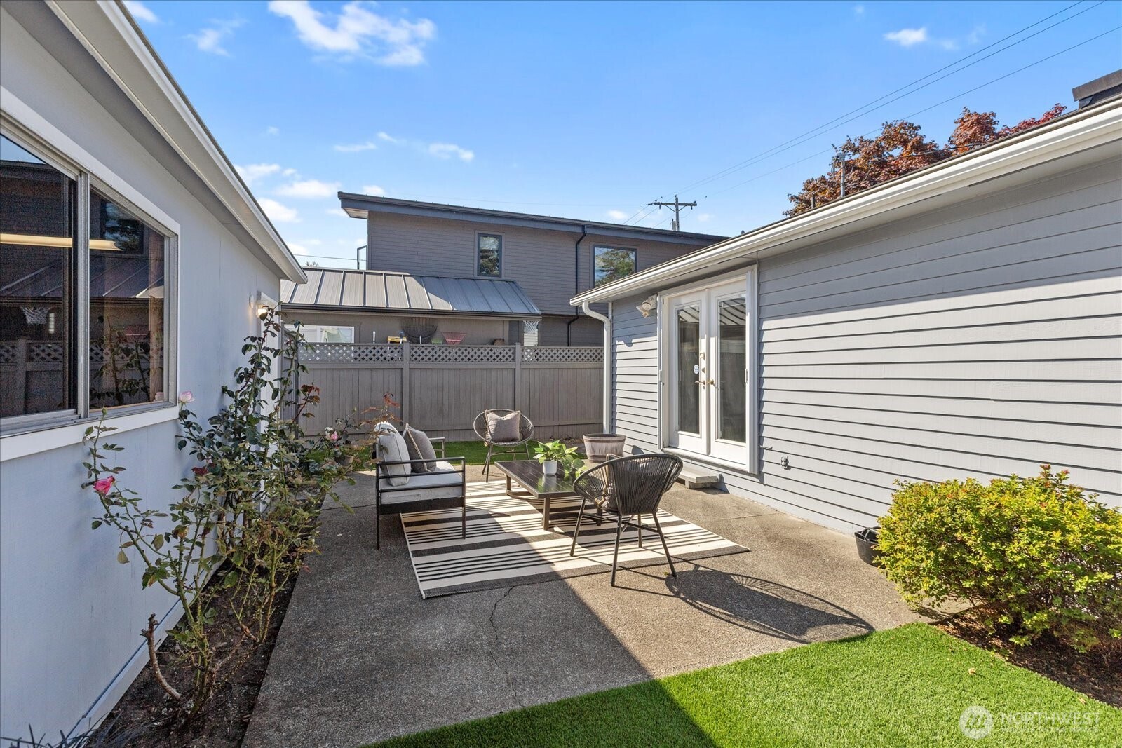 215 6th Avenue S