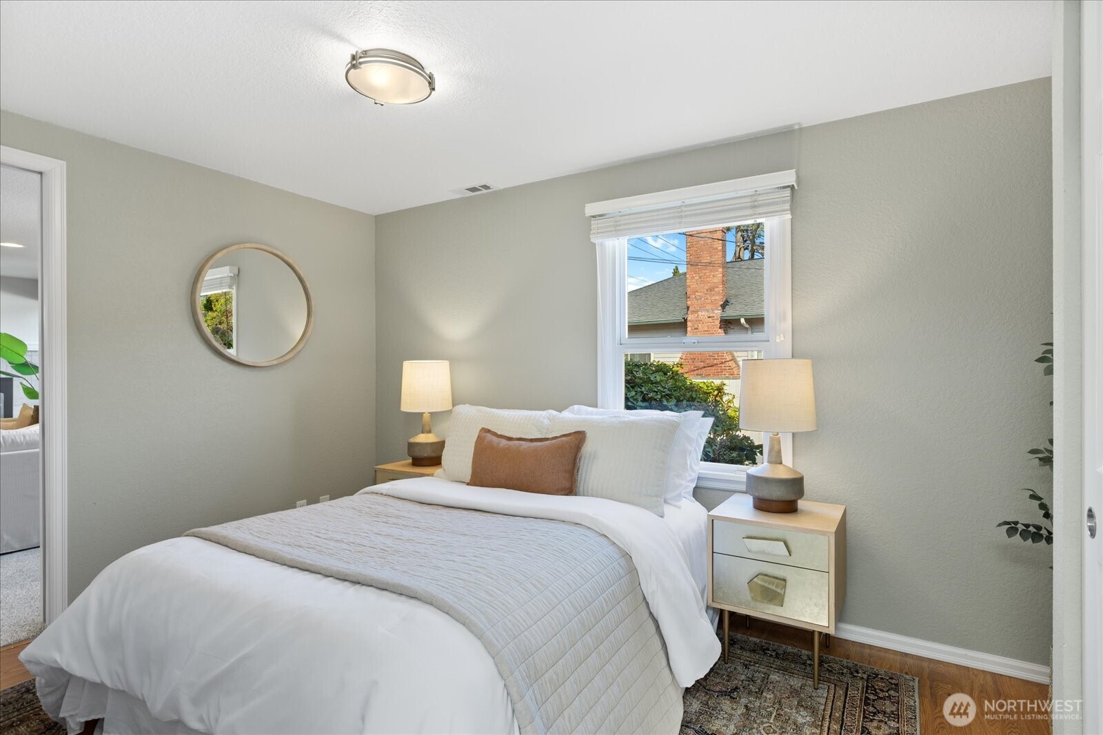 215 6th Avenue S