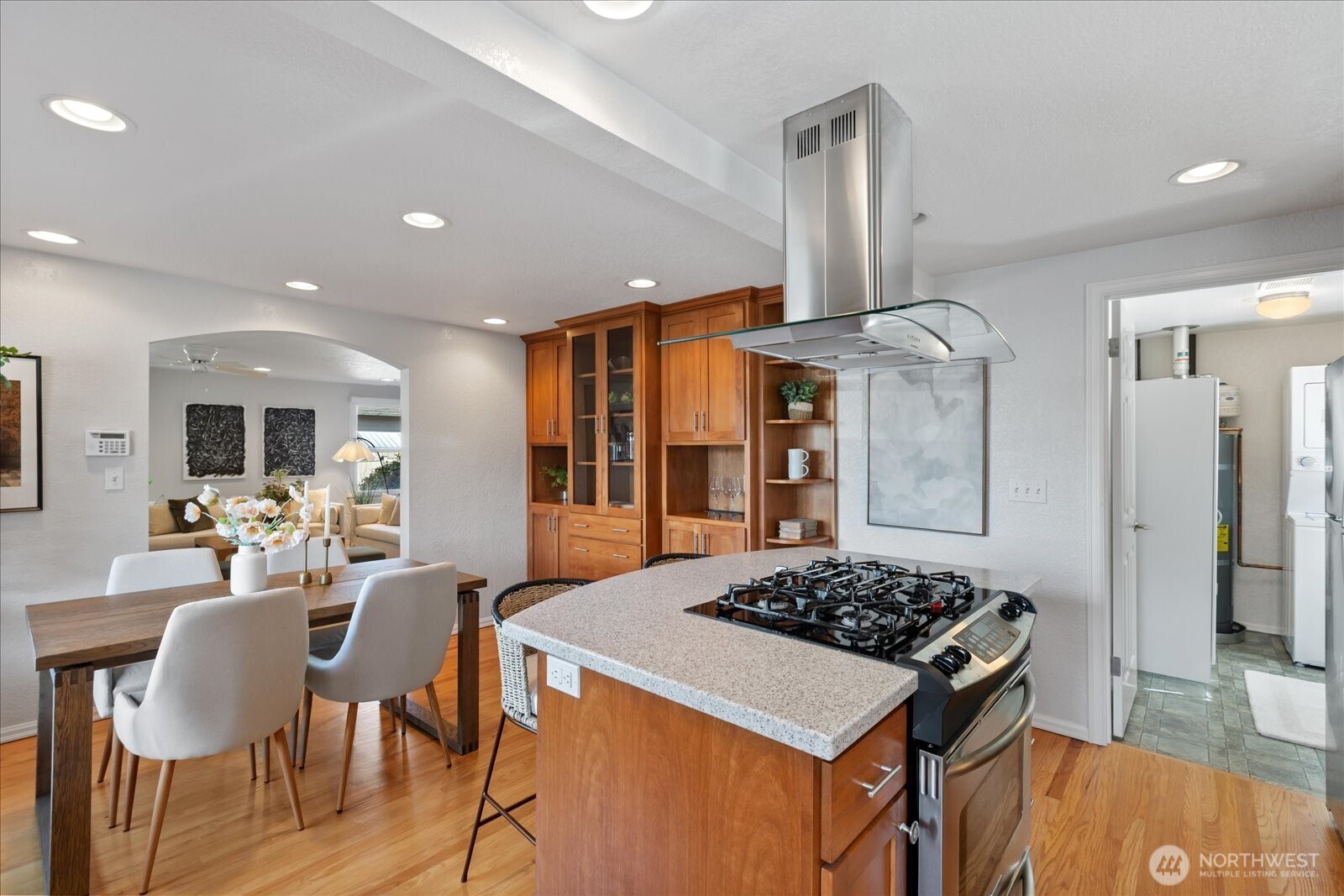 215 6th Avenue S