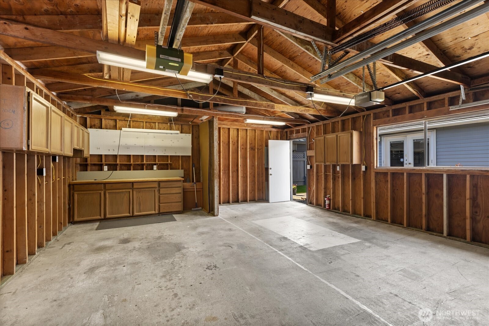 215 6th Avenue S