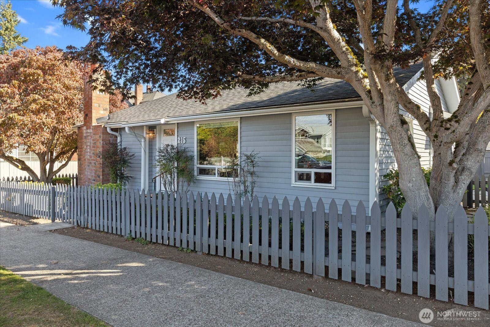215 6th Avenue S