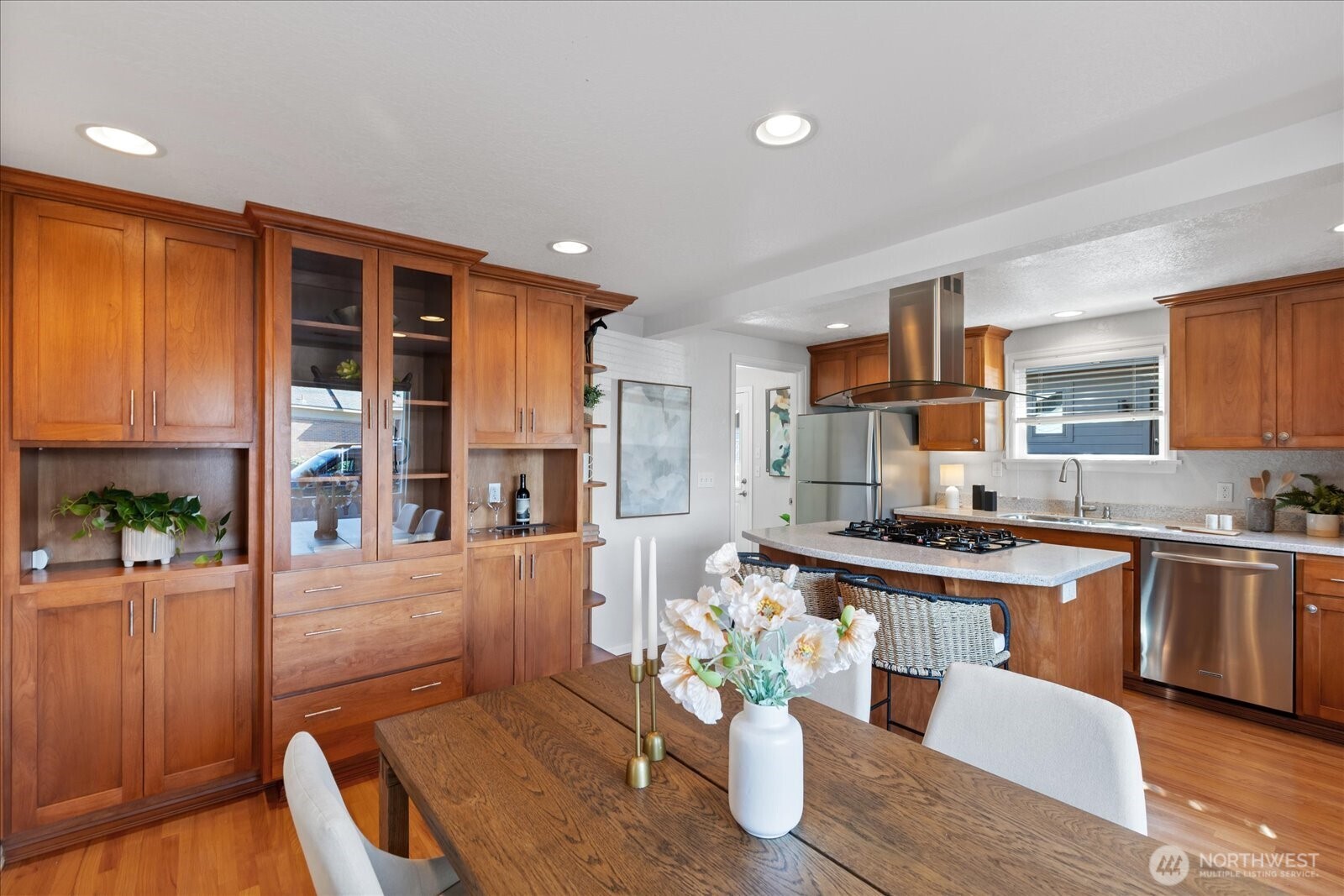 215 6th Avenue S