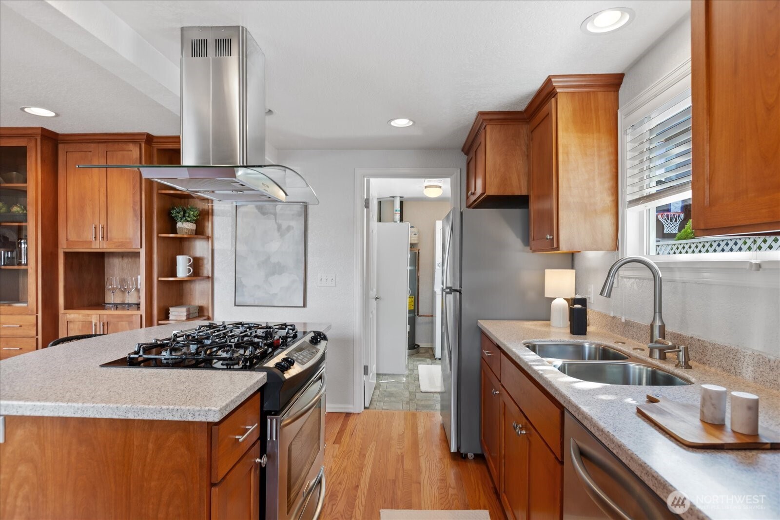 215 6th Avenue S