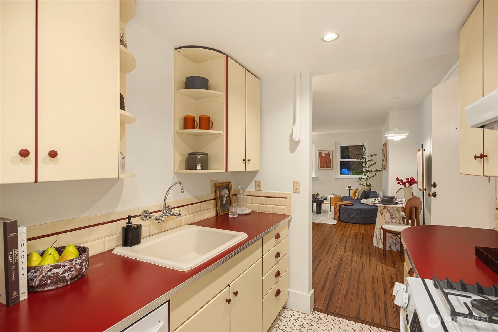 1112 Broadway E Unit: 102