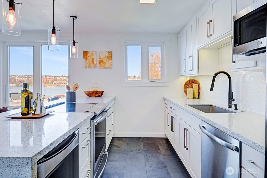 2301 Fairview Avenue E Unit: 301