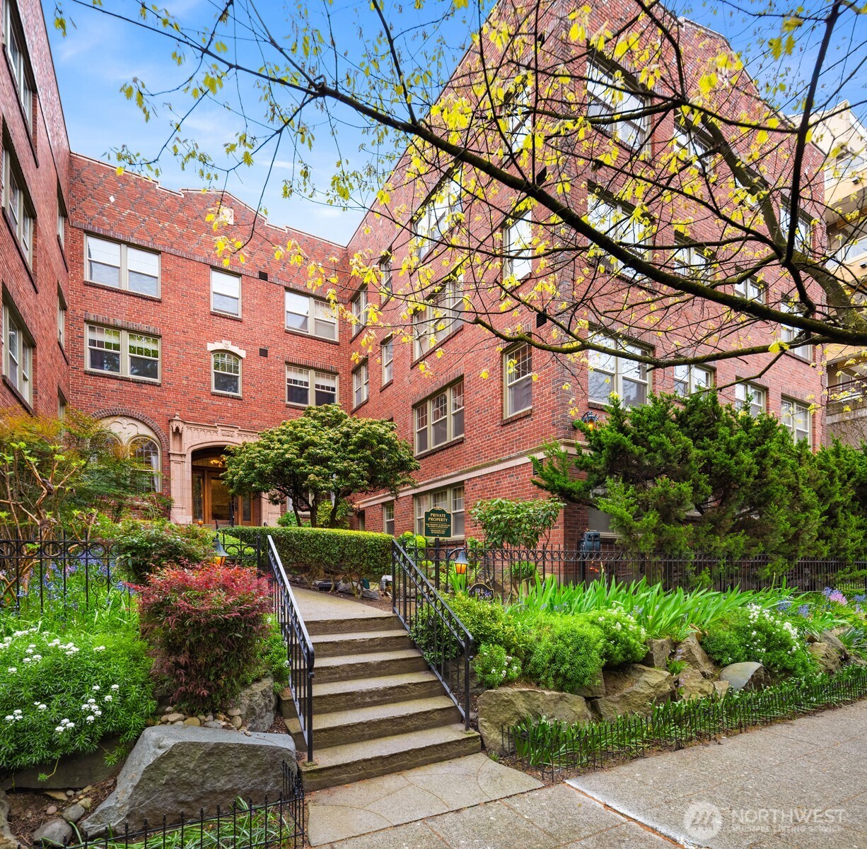 124 Warren Avenue N Unit: 302