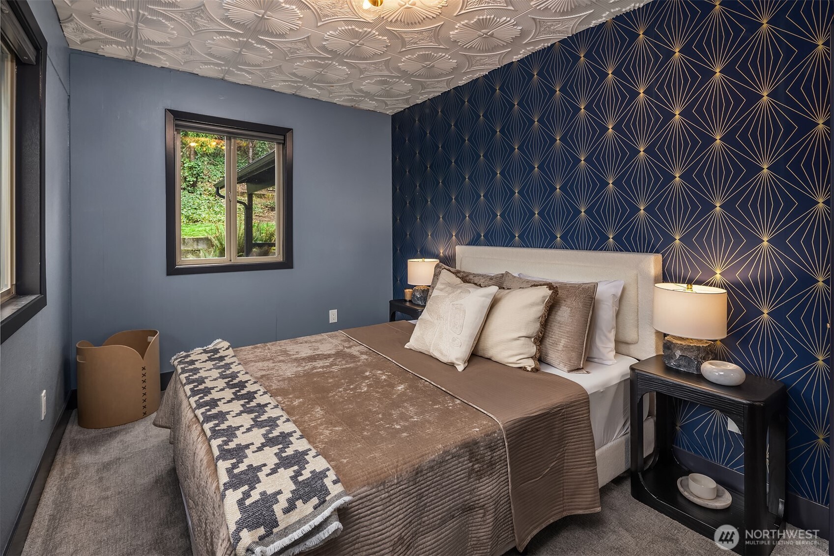 1403 SW Thistle Street