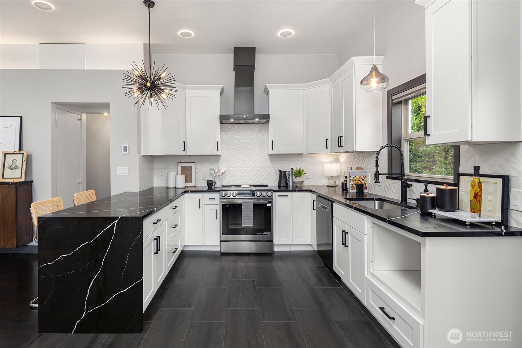 1403 SW Thistle Street