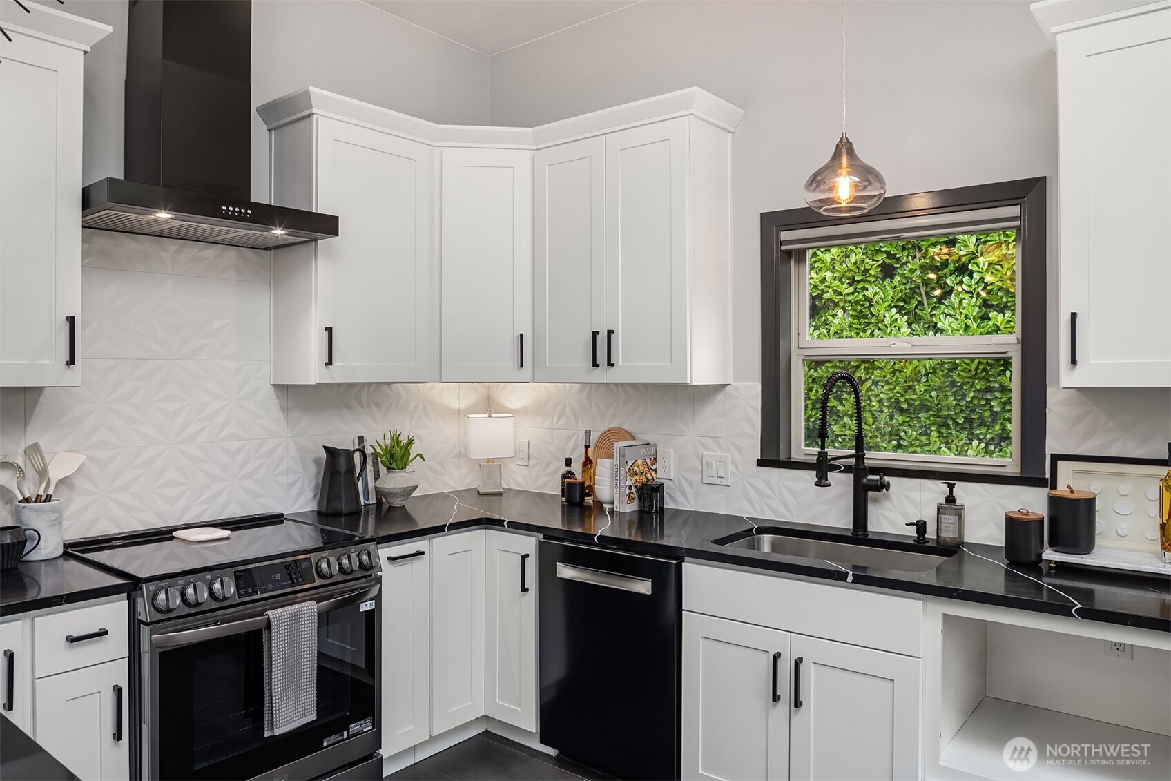 1403 SW Thistle Street