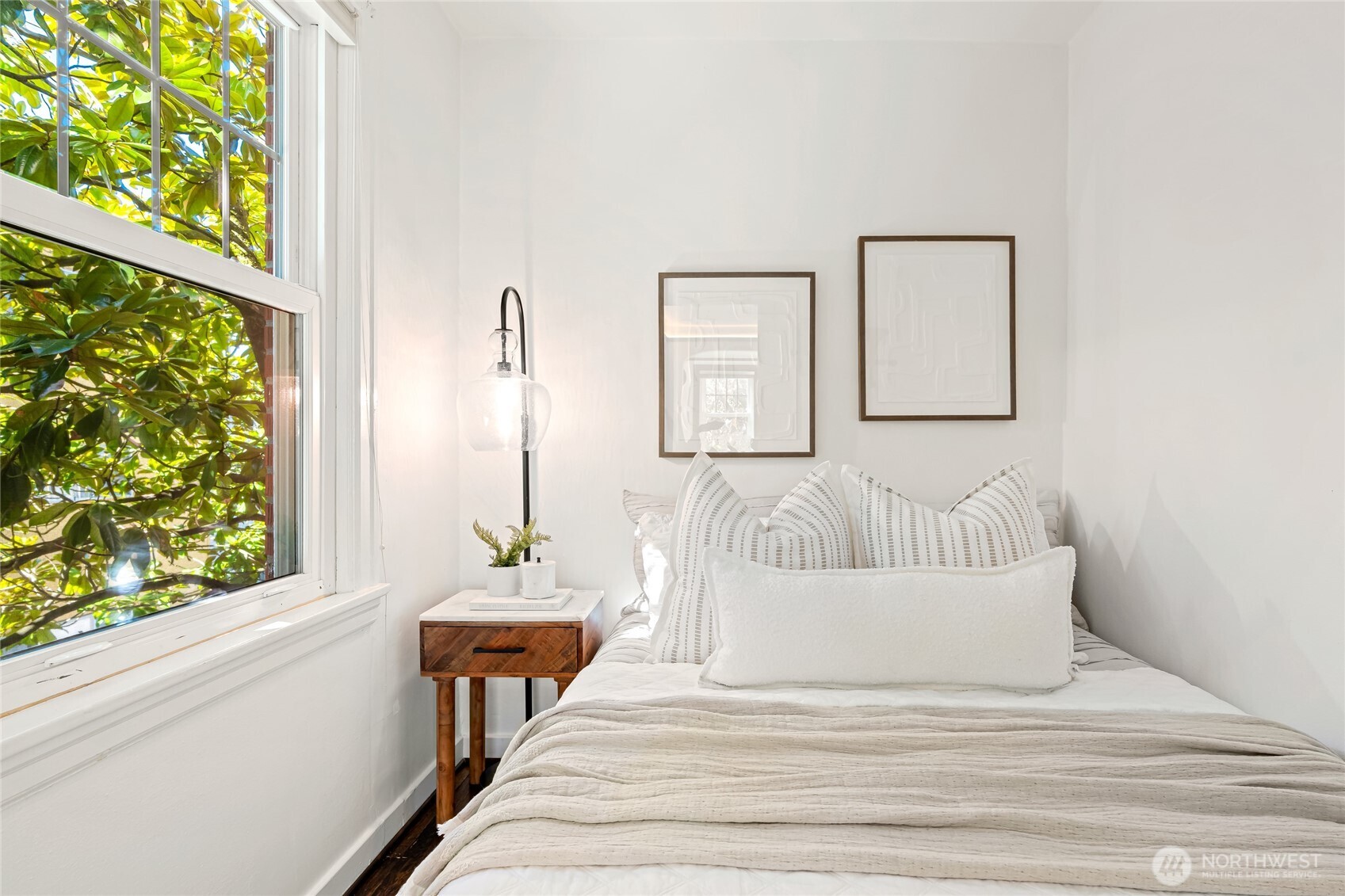 411 Boylston Avenue E Unit: 207