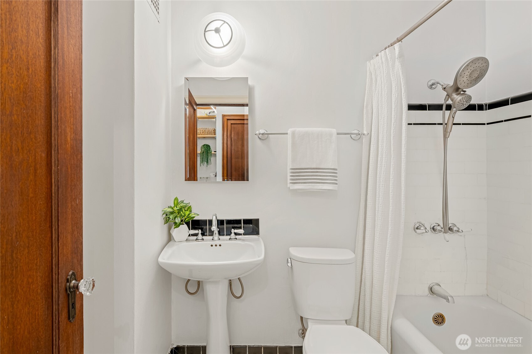 411 Boylston Avenue E Unit: 207