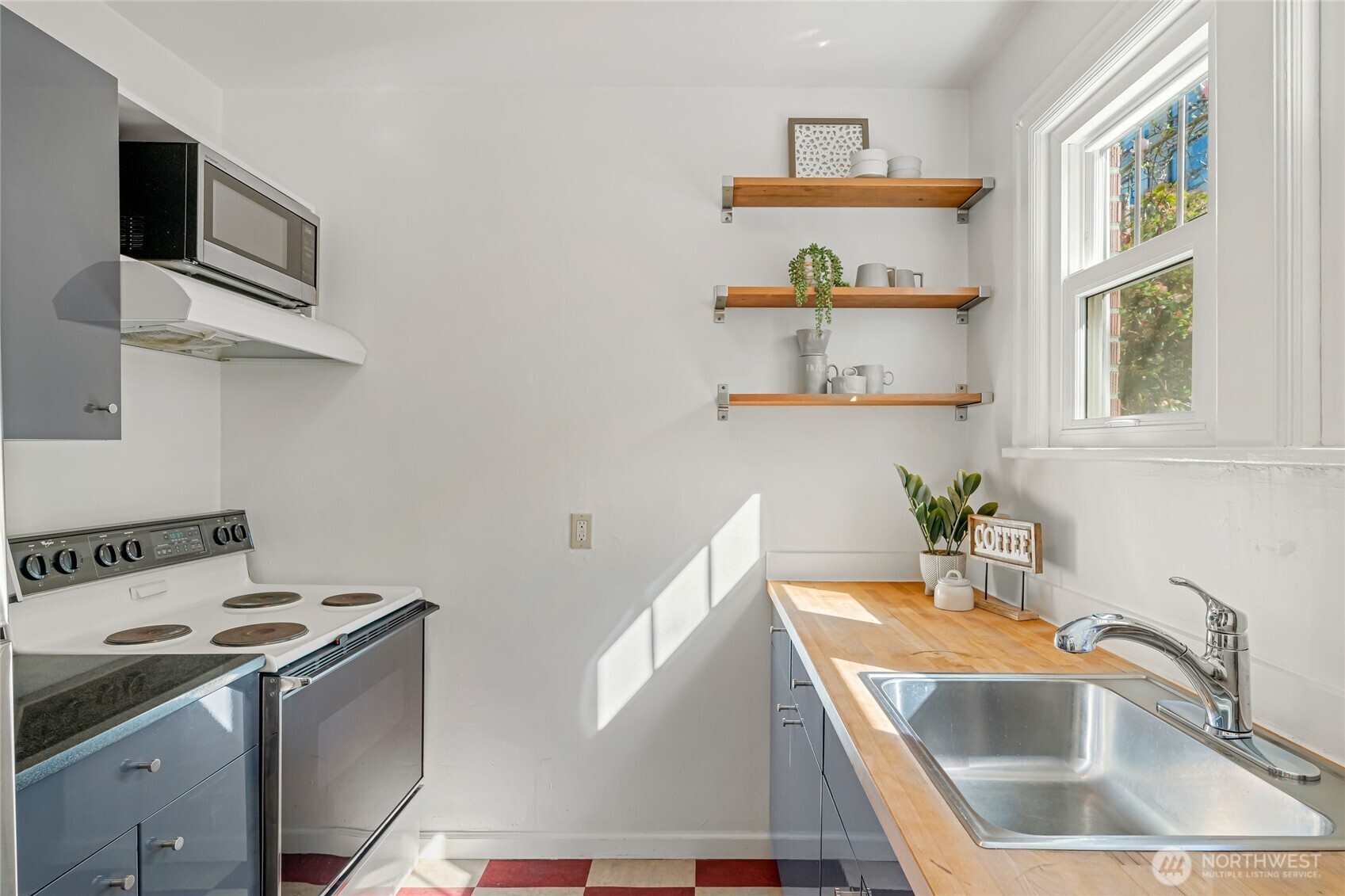 411 Boylston Avenue E Unit: 207