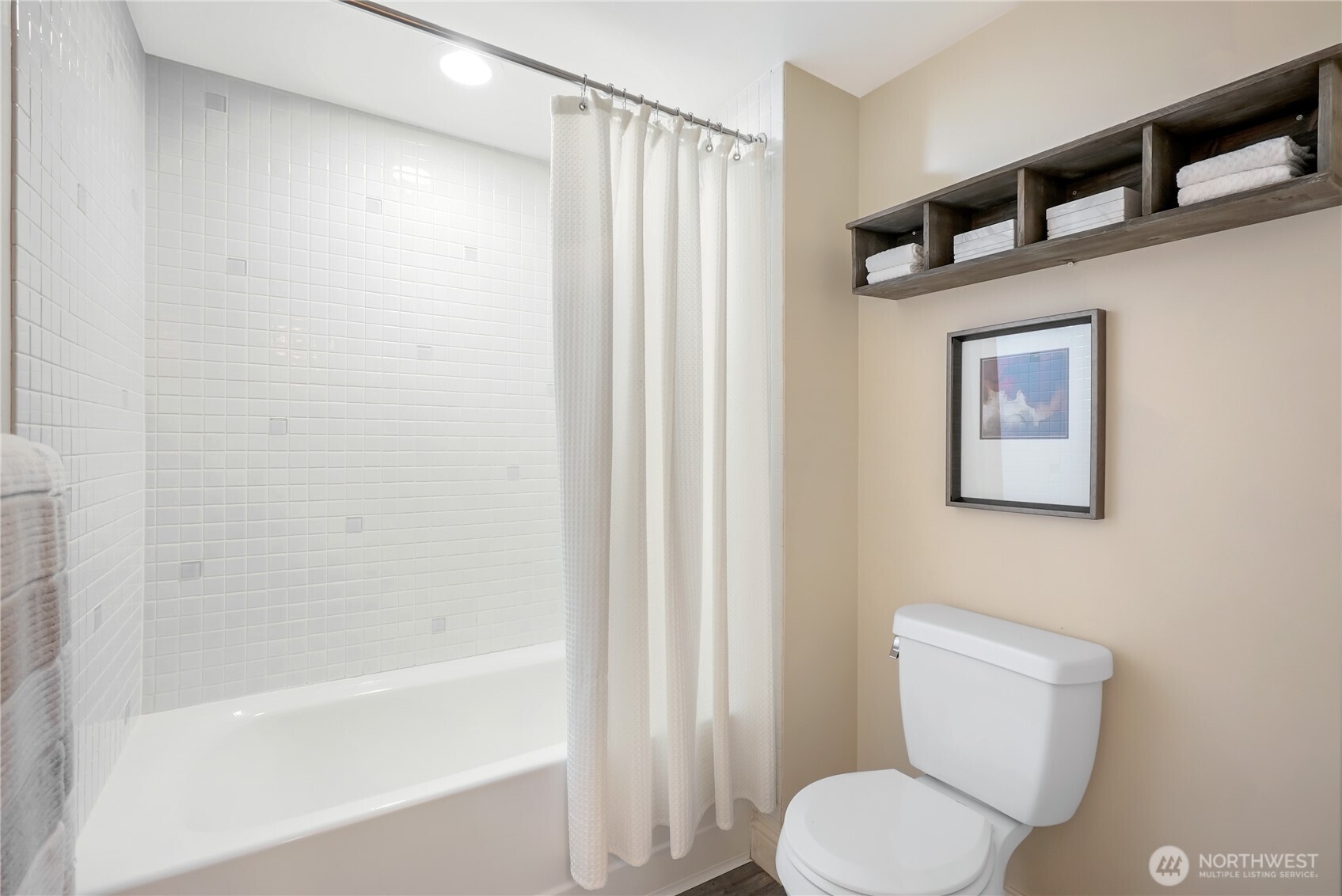 1507 Western Avenue Unit: R102