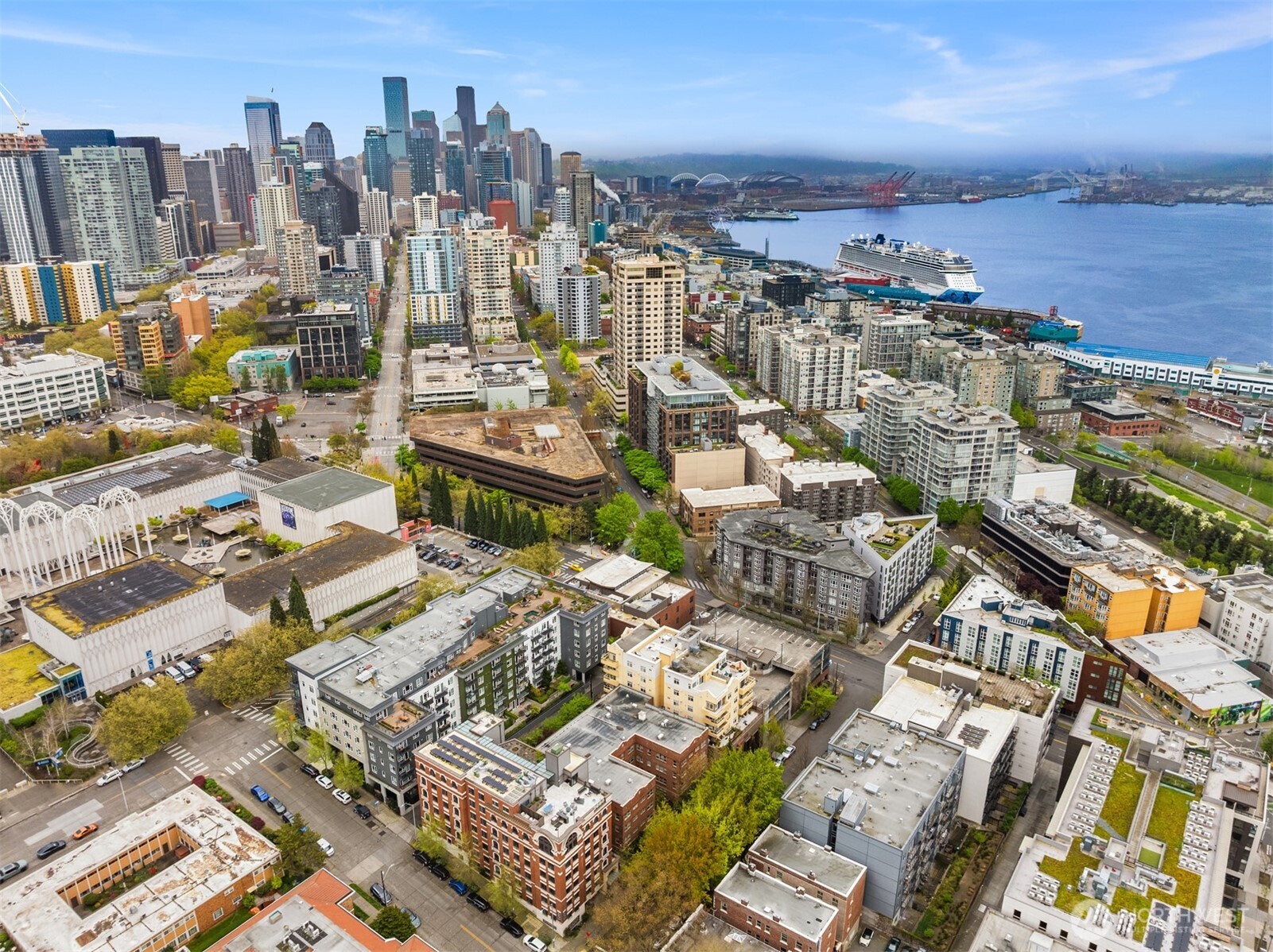 124 Warren Avenue N Unit: 302