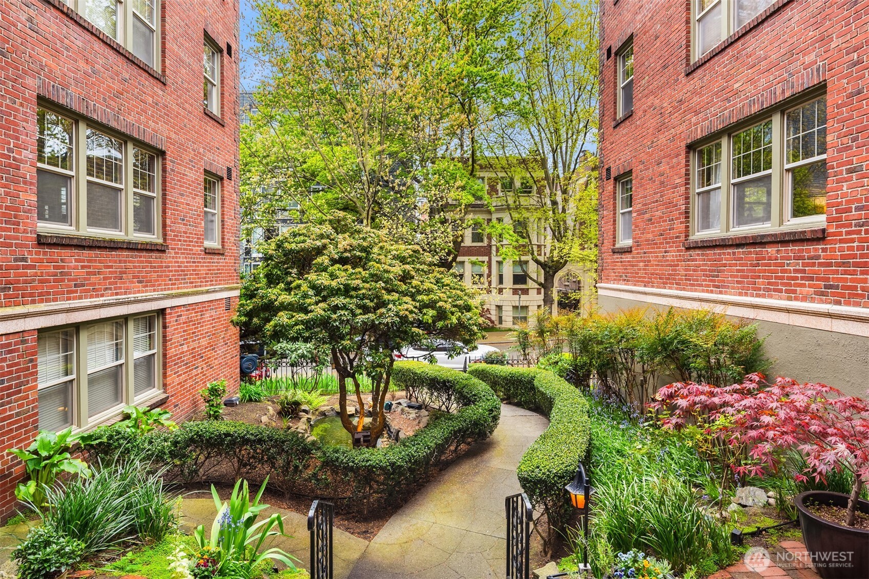 124 Warren Avenue N Unit: 302